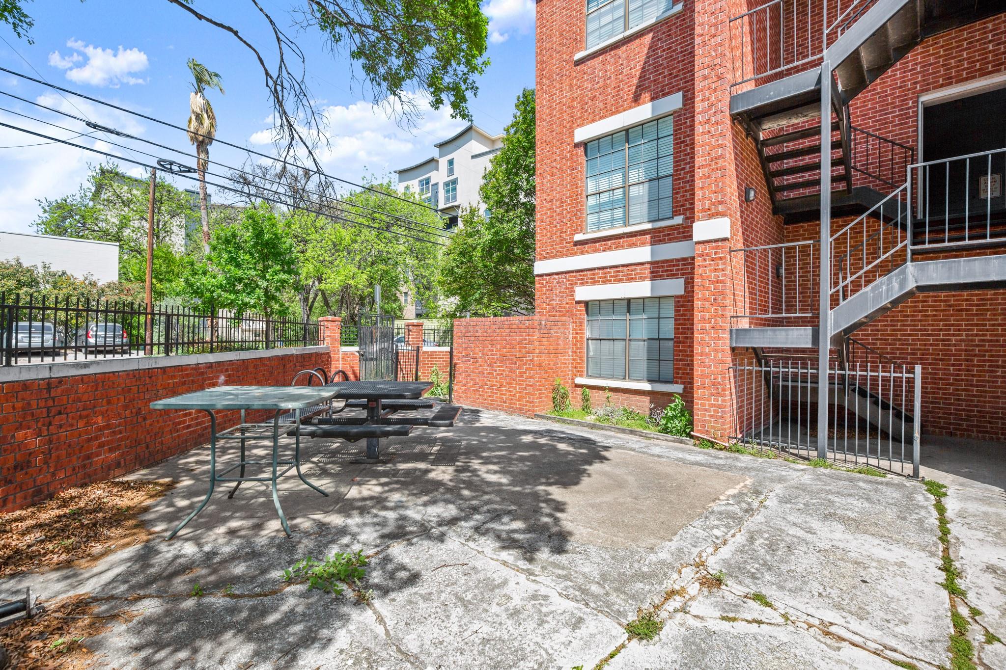 712 W 21st St # 101, Austin, TX 78705