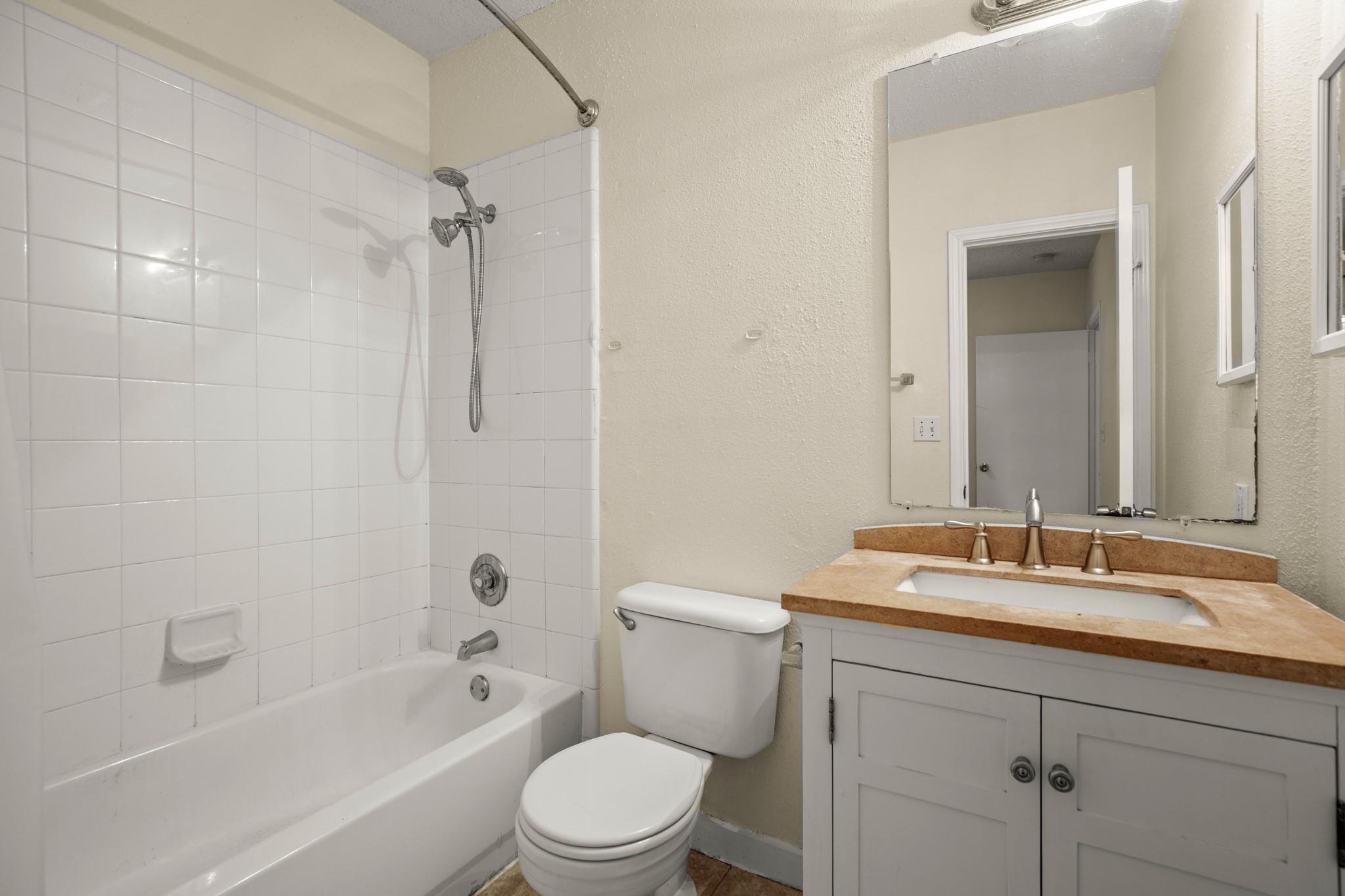 712 W 21st St # 101, Austin, TX 78705