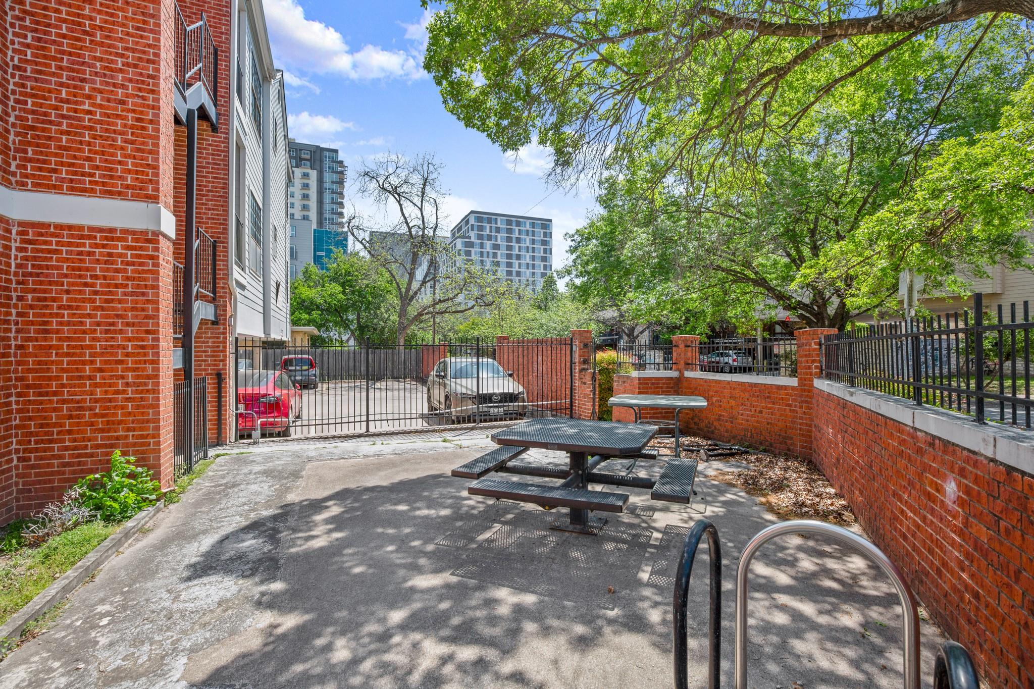 712 W 21st St # 101, Austin, TX 78705