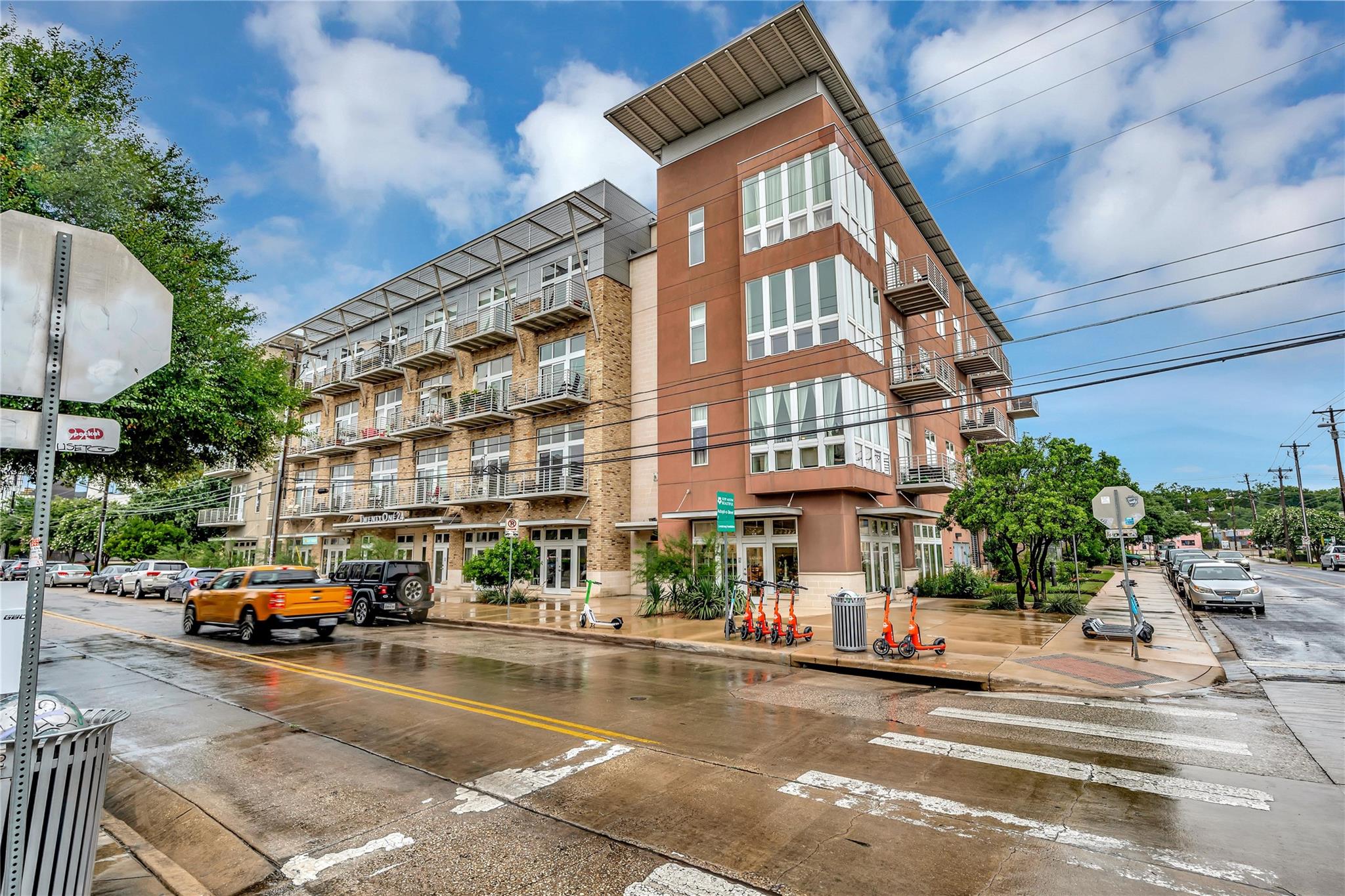 2124 E 6th St # 305, Austin, TX 78702