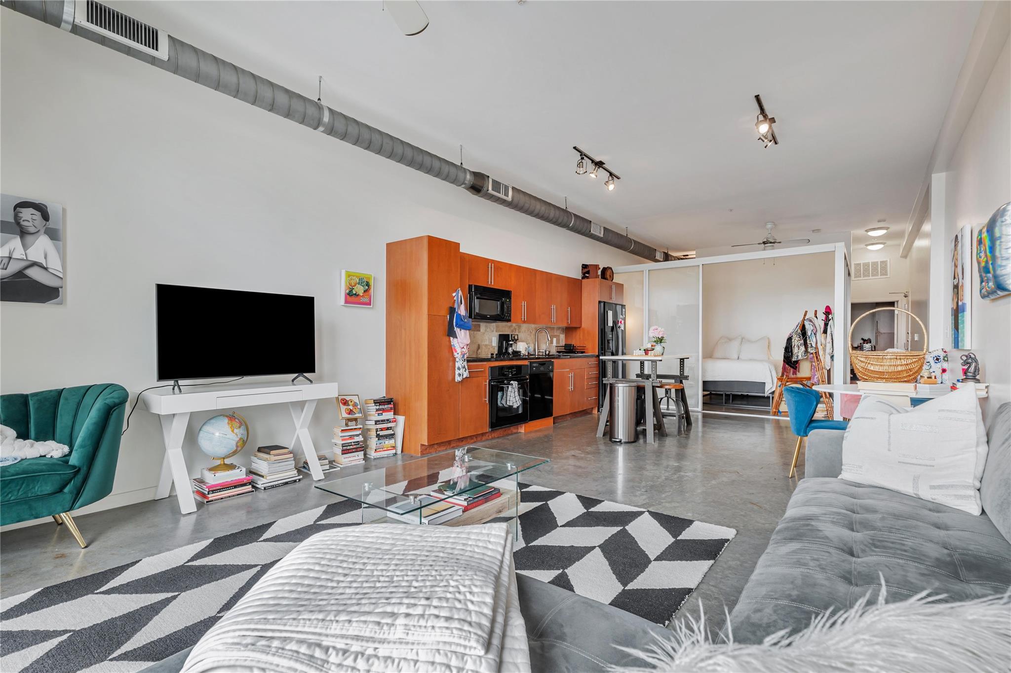 2124 E 6th St # 305, Austin, TX 78702