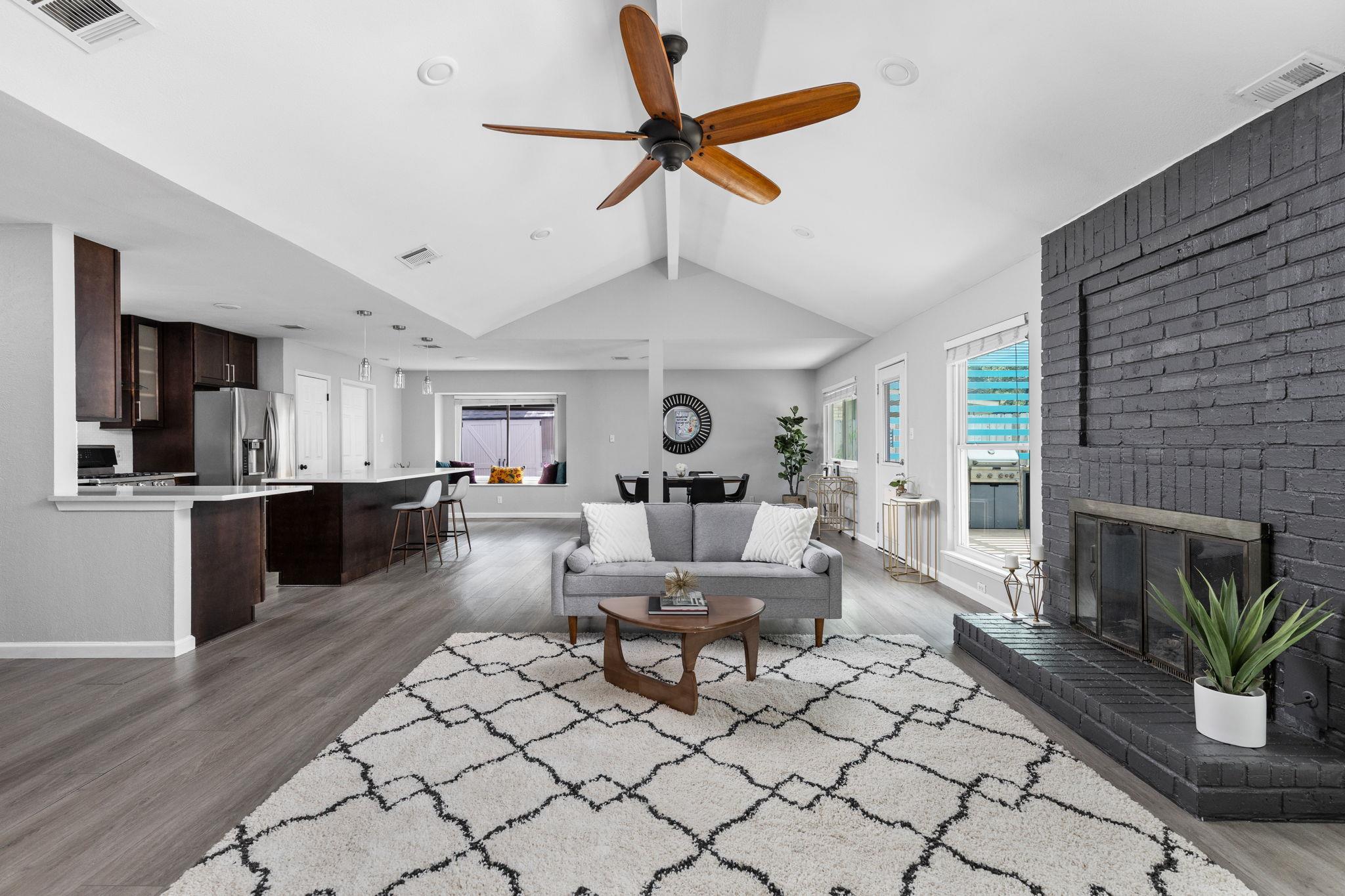 11402 Santa Cruz Dr, Austin, TX 78759