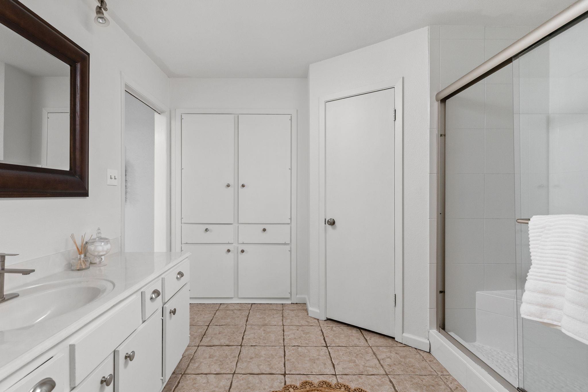 11402 Santa Cruz Dr, Austin, TX 78759