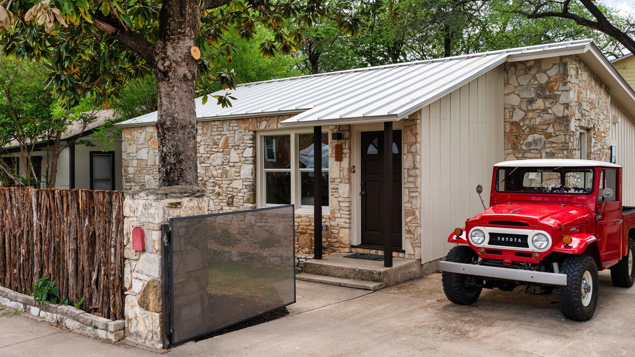 2319 Santa Maria St, Austin, TX 78702