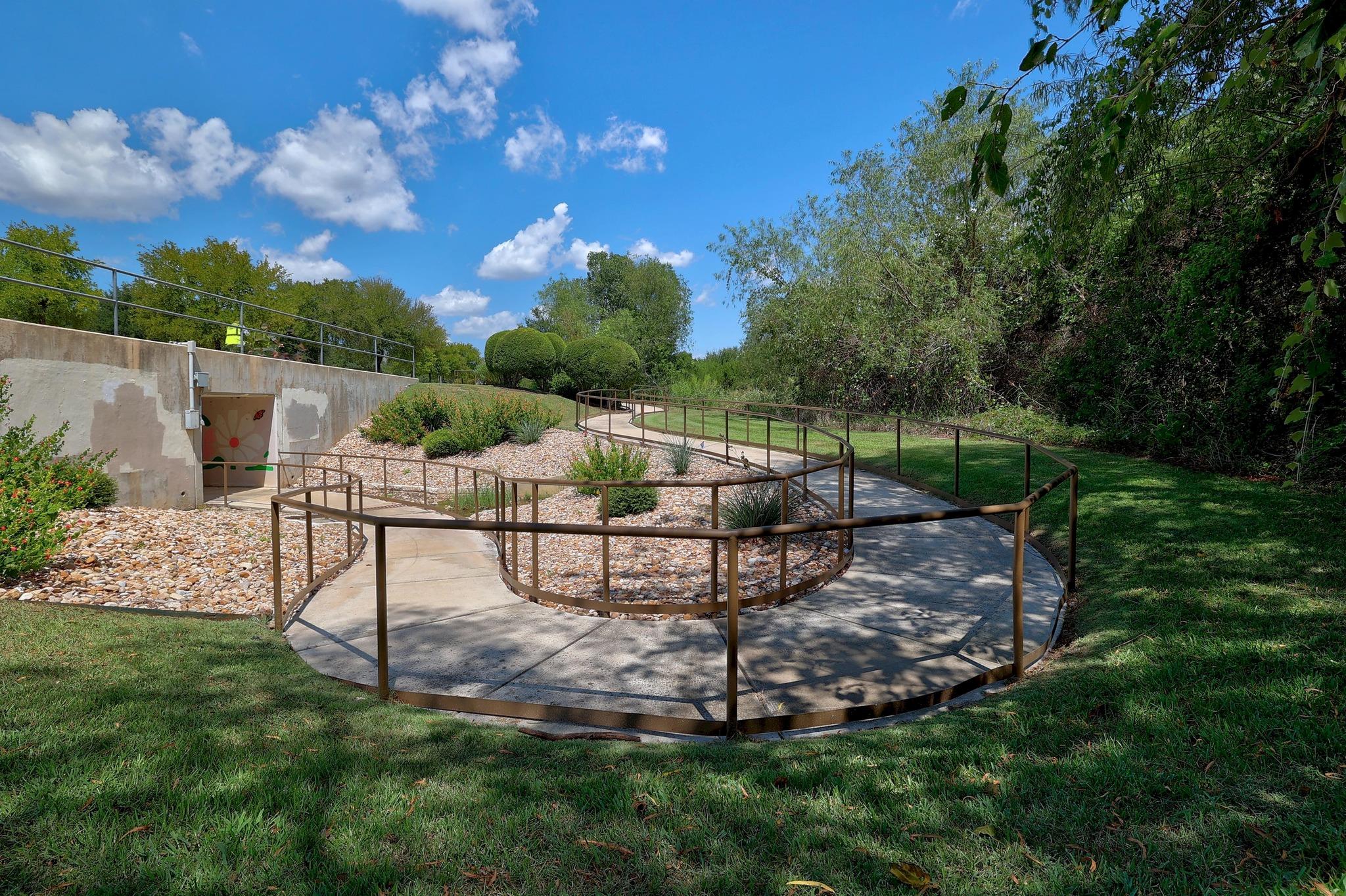 112 S Lynnwood Trl, Cedar Park, TX 78613