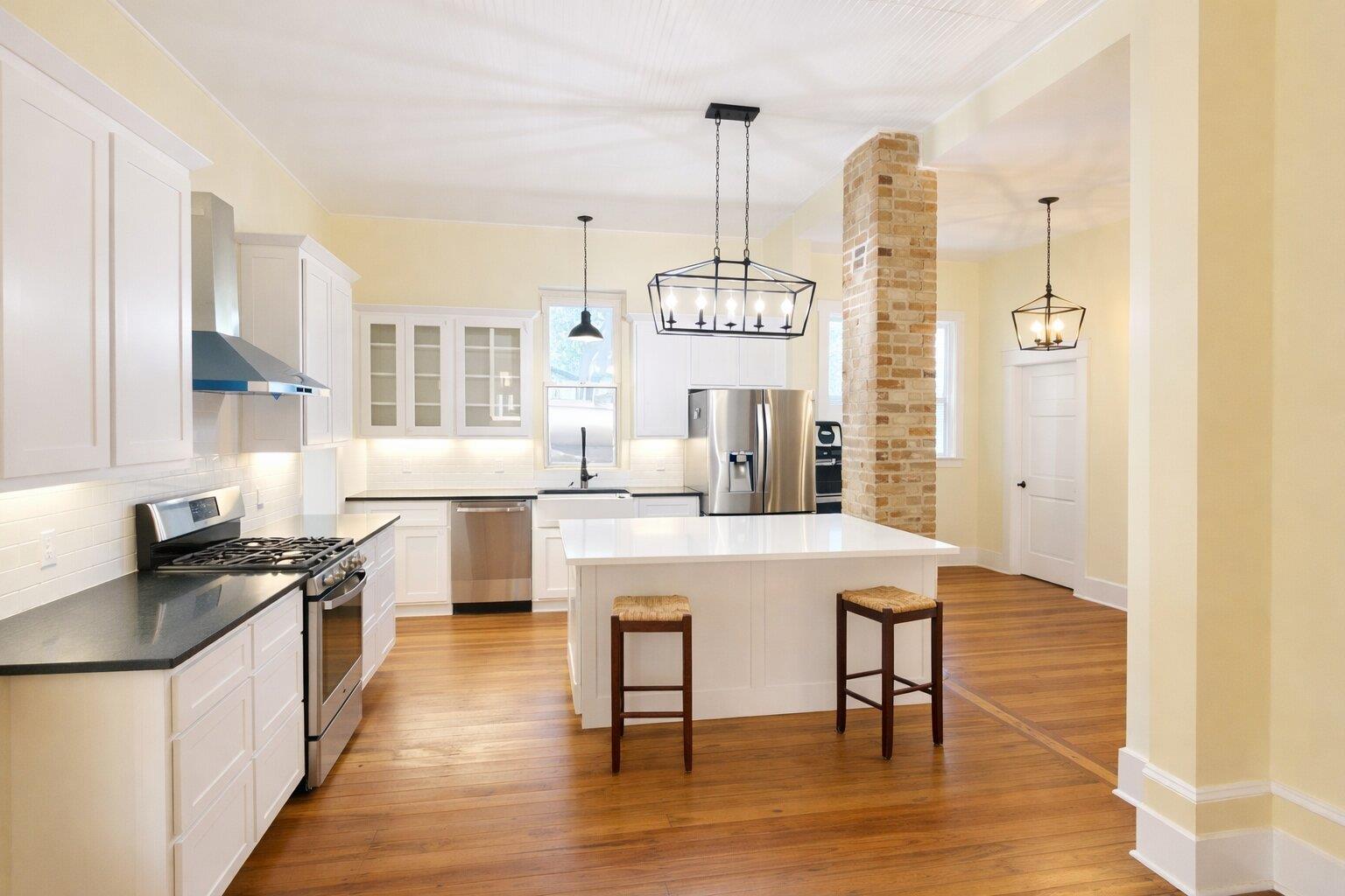 307 Burleson St, Smithville, TX 78957