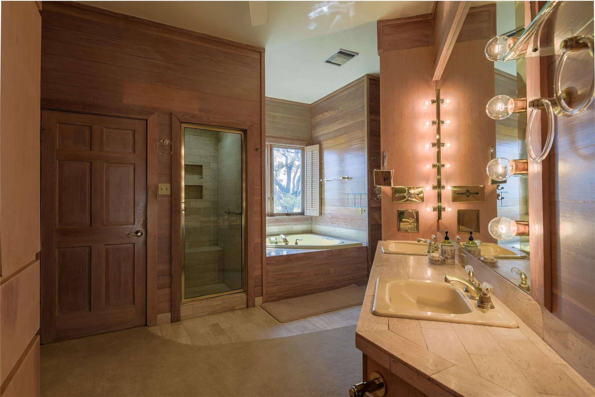 12350-65 N Hwy 16 Highway, Fredericksburg, TX 78624