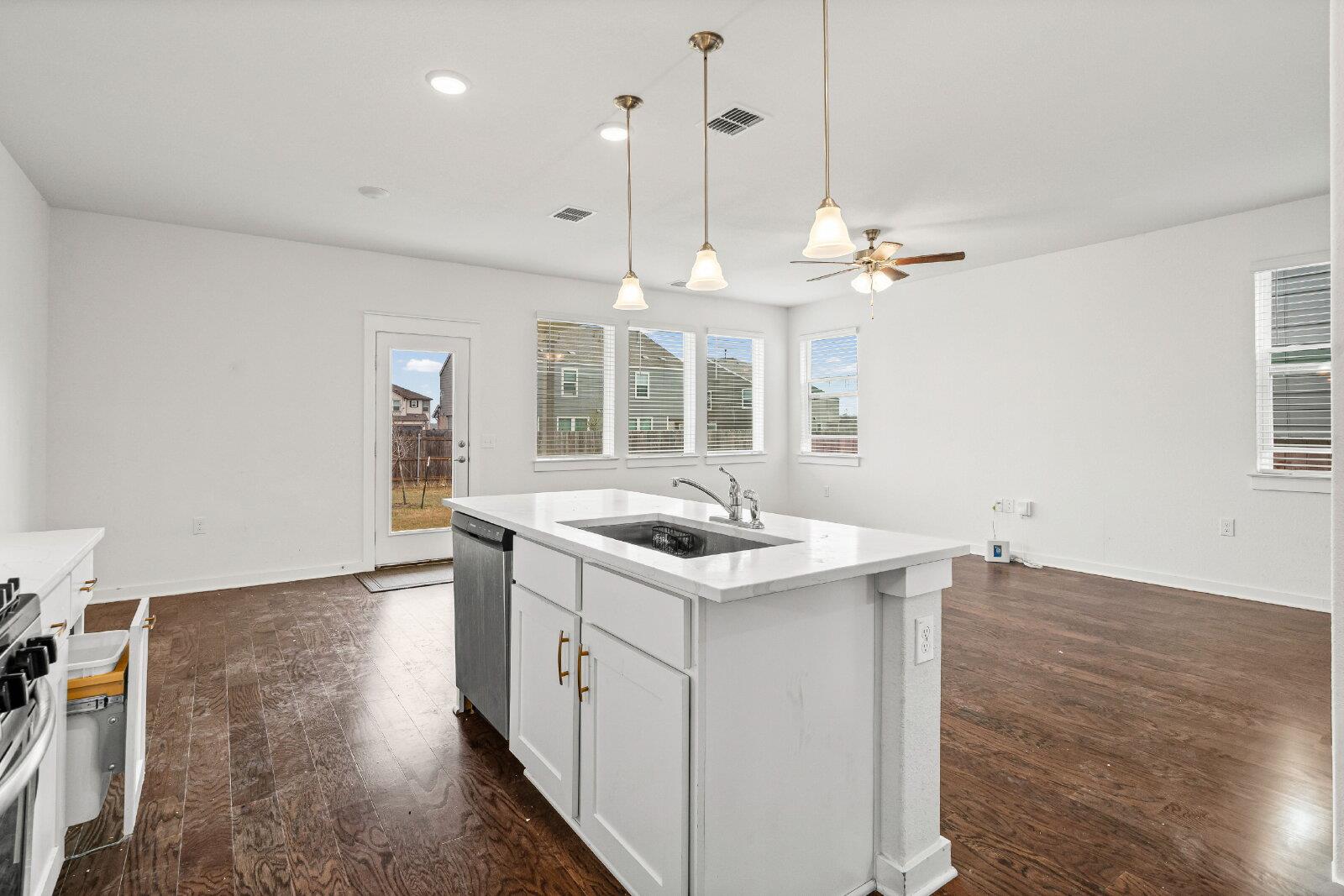 7200 Grenadine Bloom Bnd # B, Del Valle, TX 78617