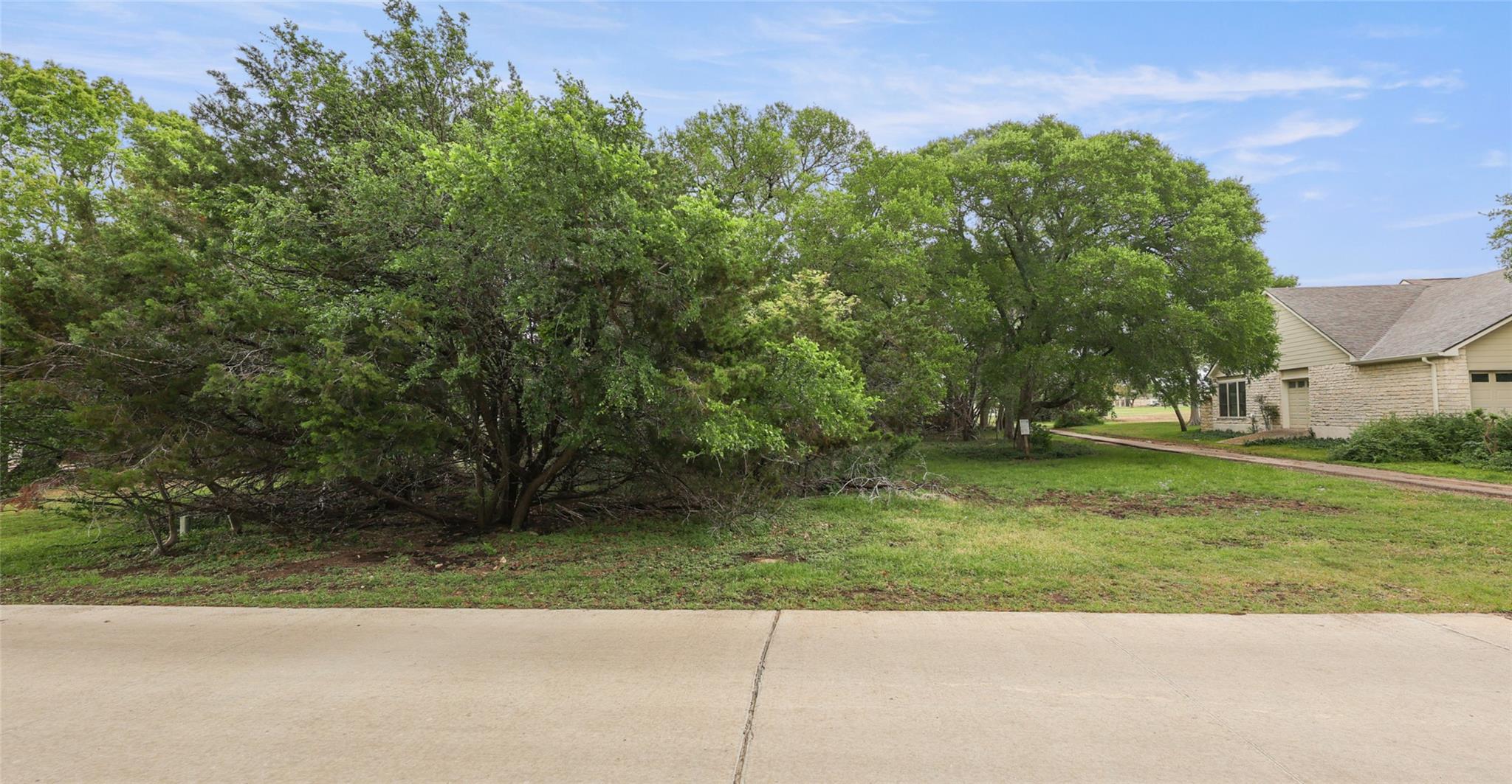 101 BROOKHOLLOW Dr, Wimberley, TX 78676