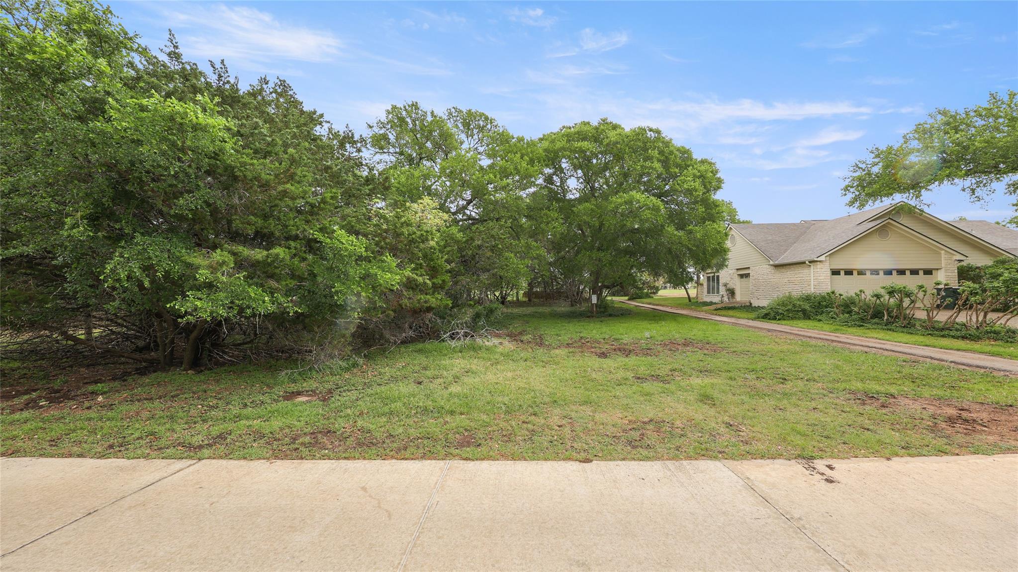 101 BROOKHOLLOW Dr, Wimberley, TX 78676