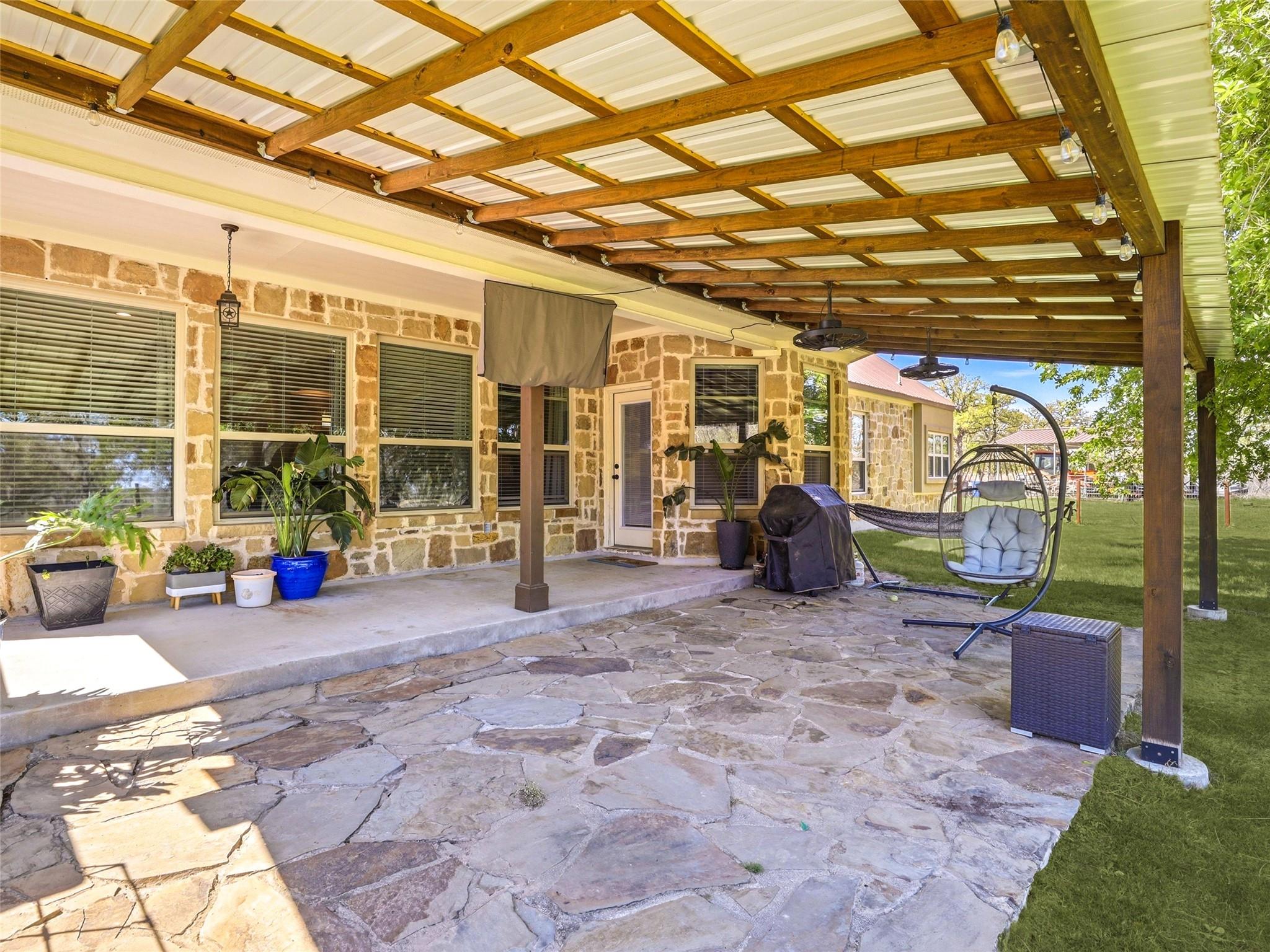 1211 Copperhead Rd, Seguin, TX 78155