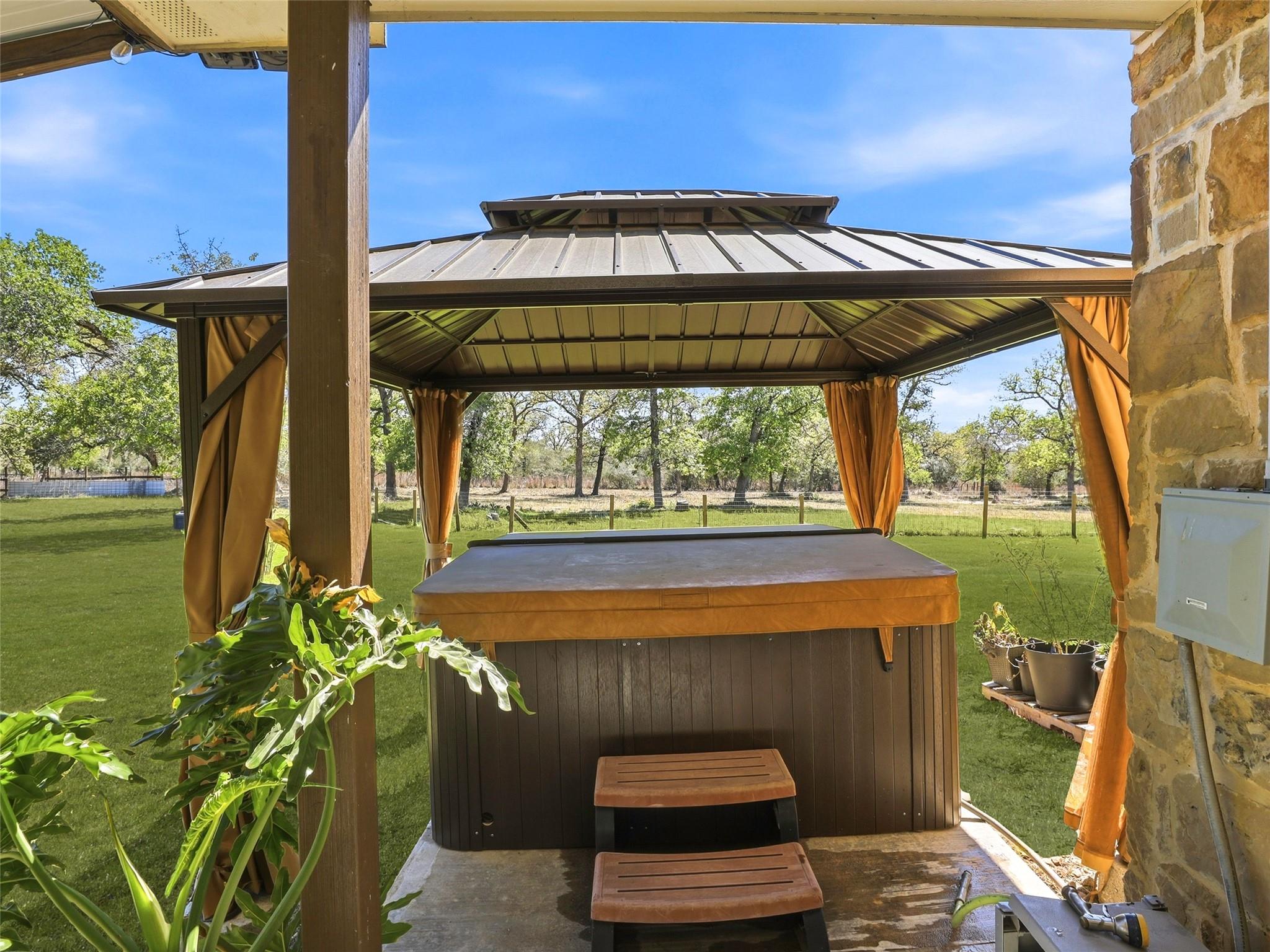 1211 Copperhead Rd, Seguin, TX 78155