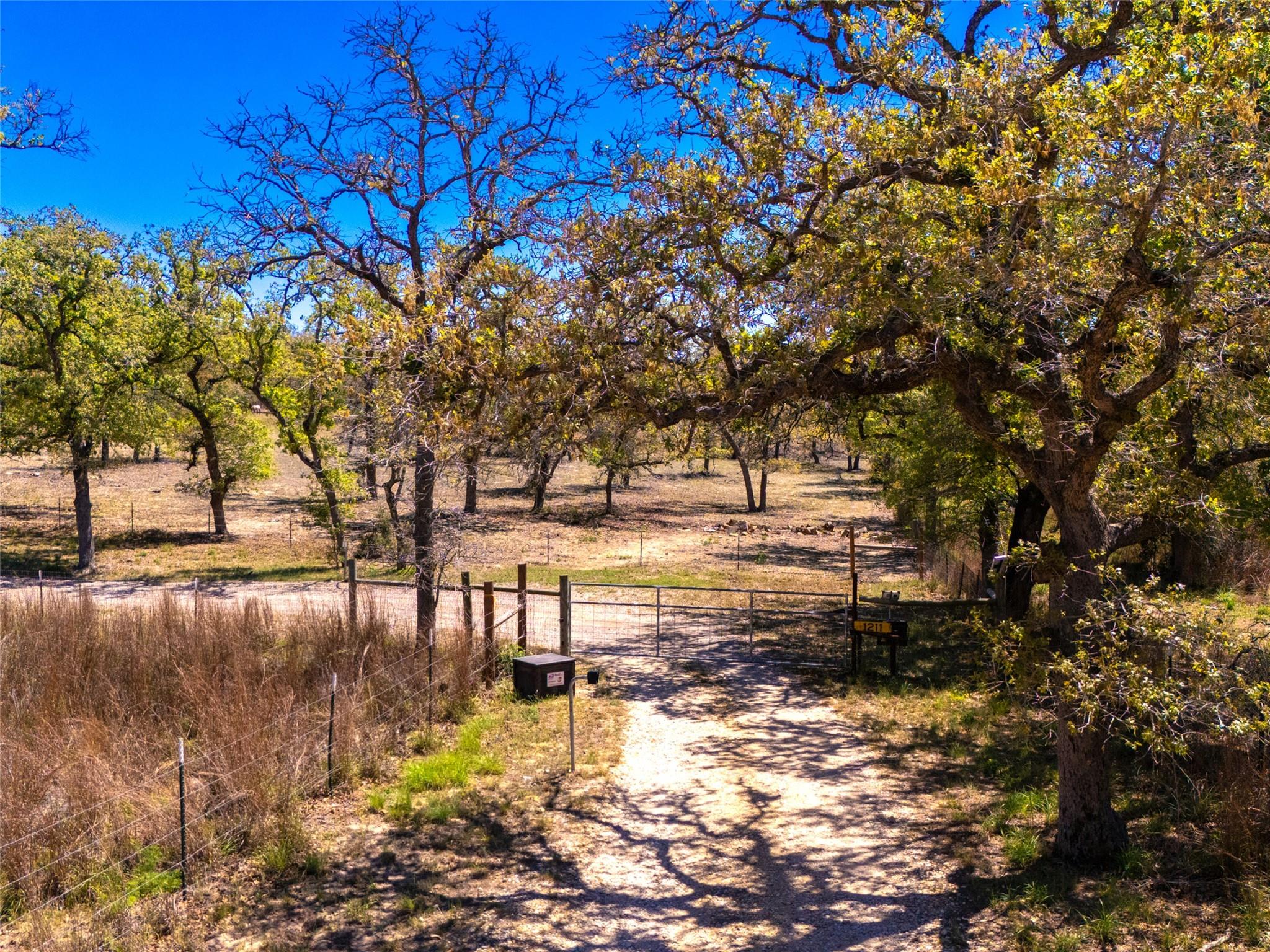 1211 Copperhead Rd, Seguin, TX 78155