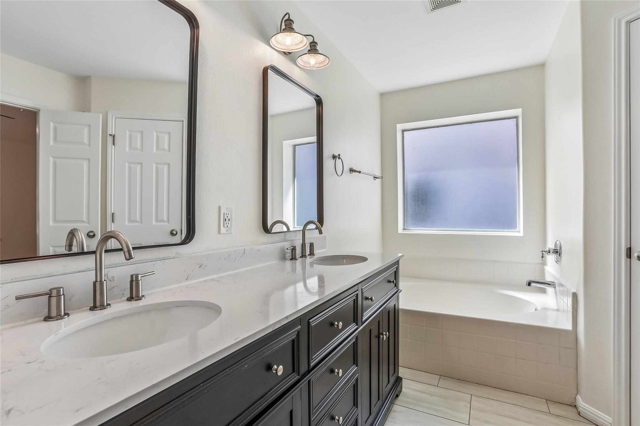 2060 Constellation Dr, Buda, TX 78610