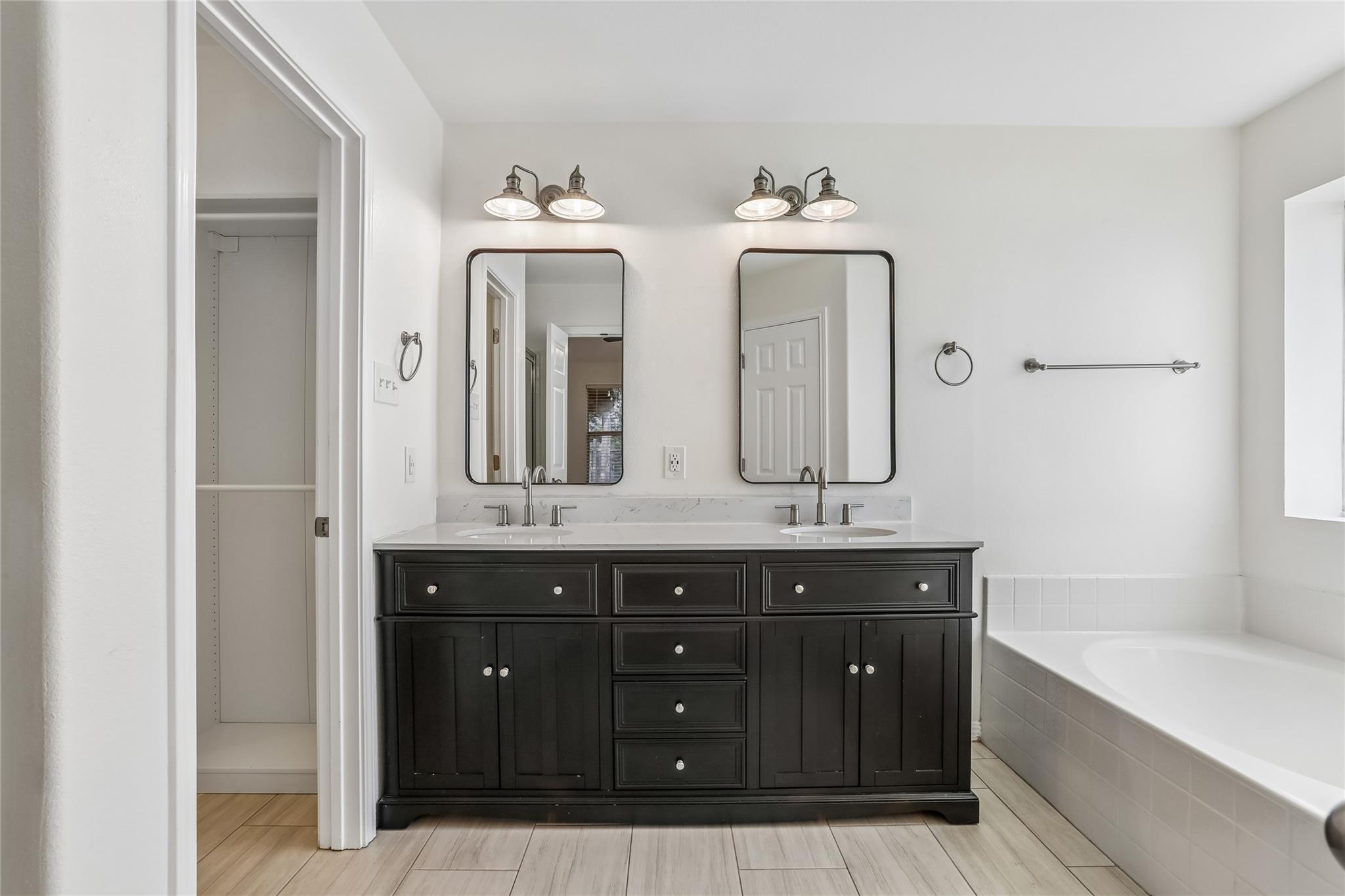 2060 Constellation Dr, Buda, TX 78610