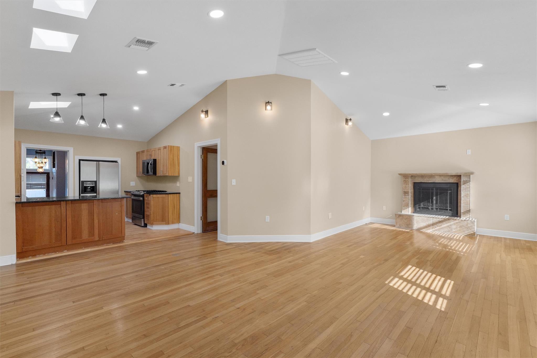 400 E Monroe St, Austin, TX 78704