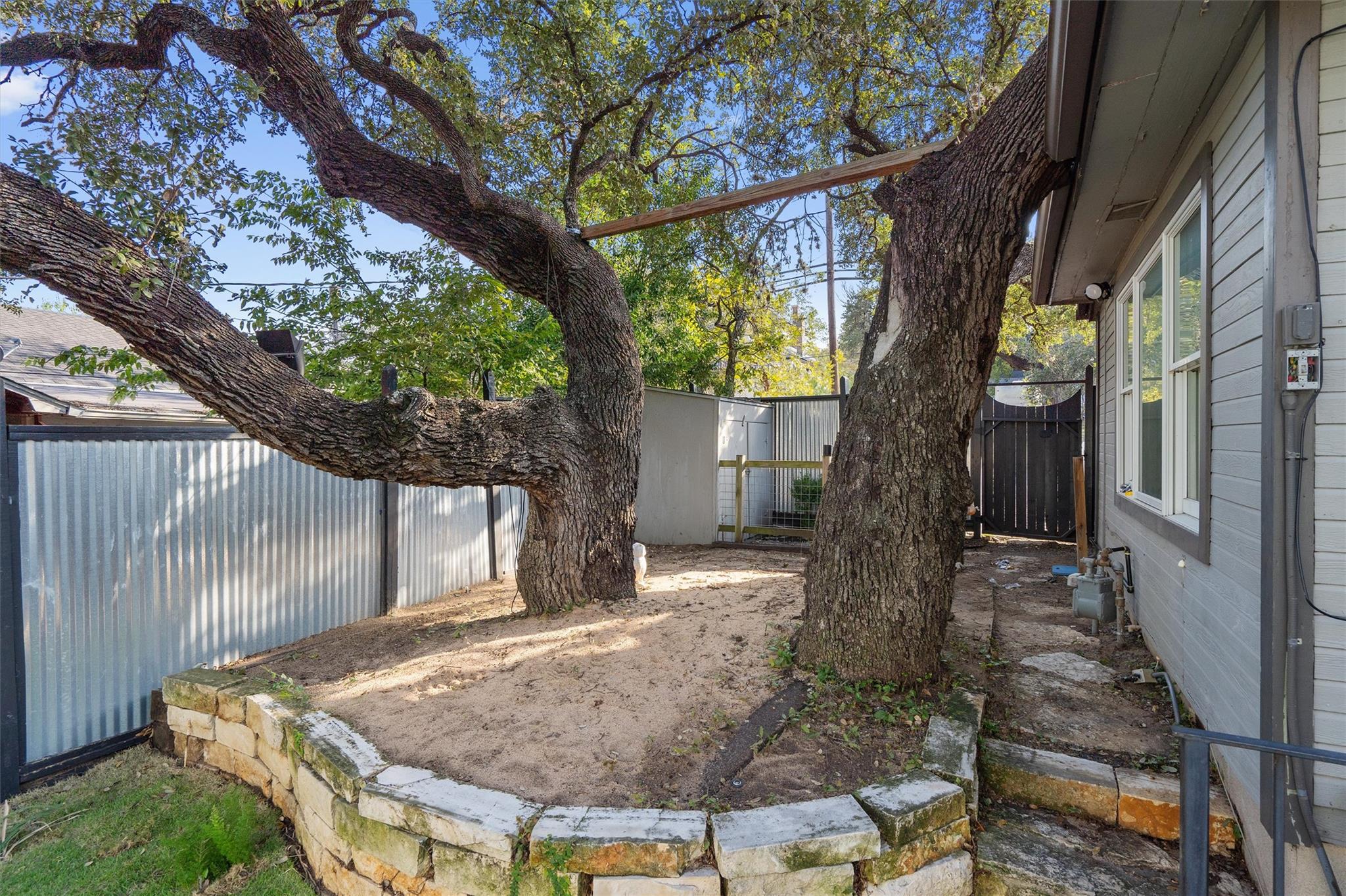 400 E Monroe St, Austin, TX 78704