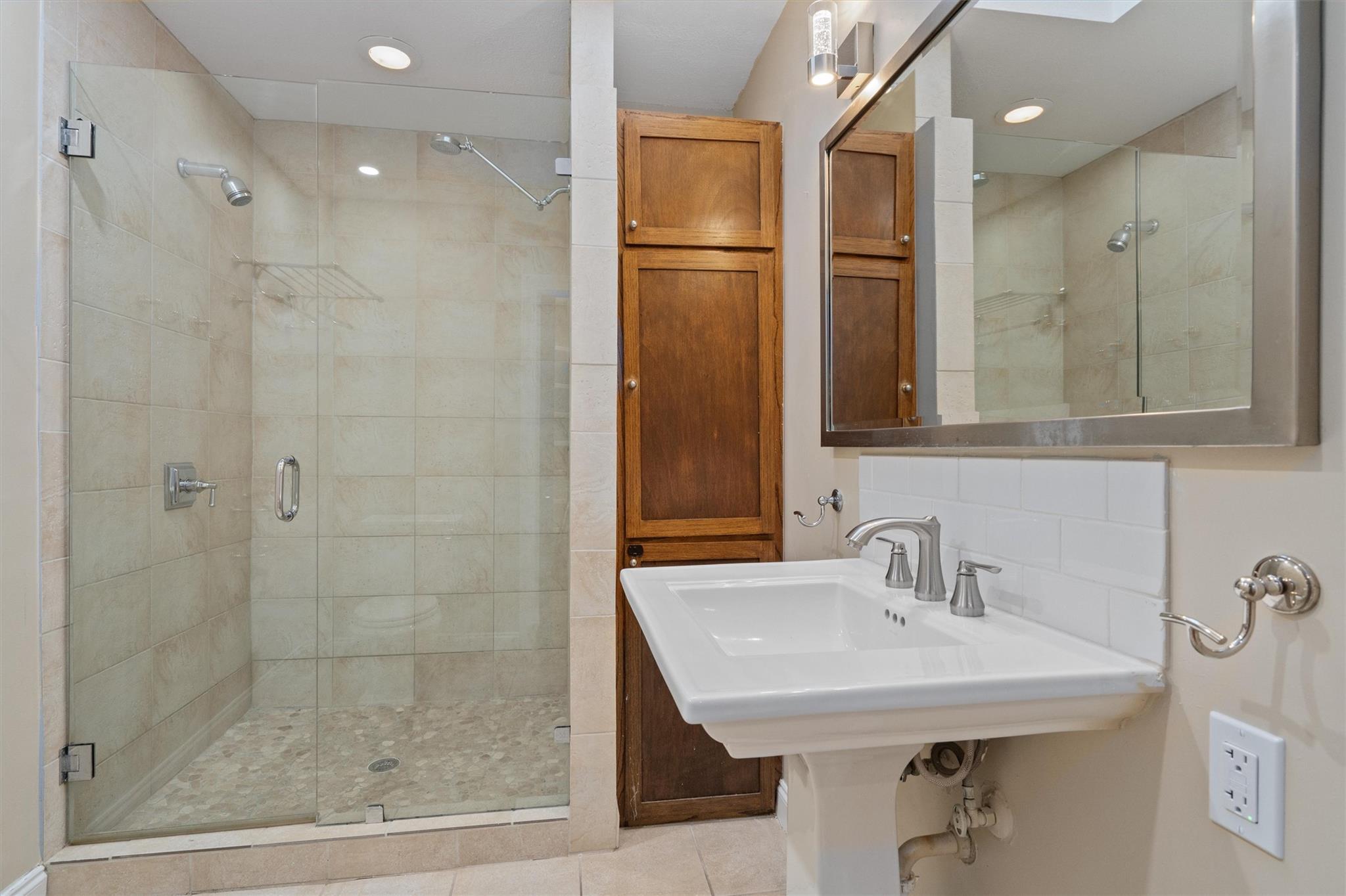 400 E Monroe St, Austin, TX 78704