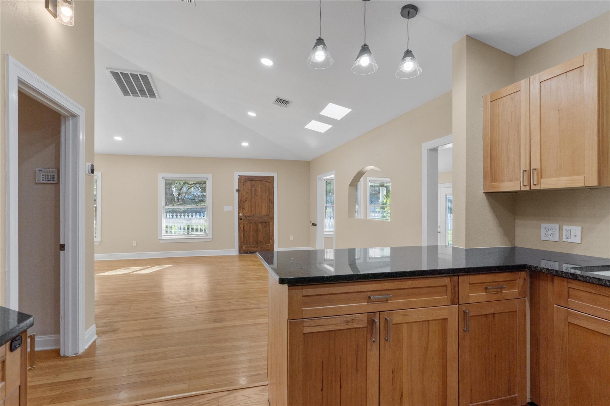 400 E Monroe St, Austin, TX 78704