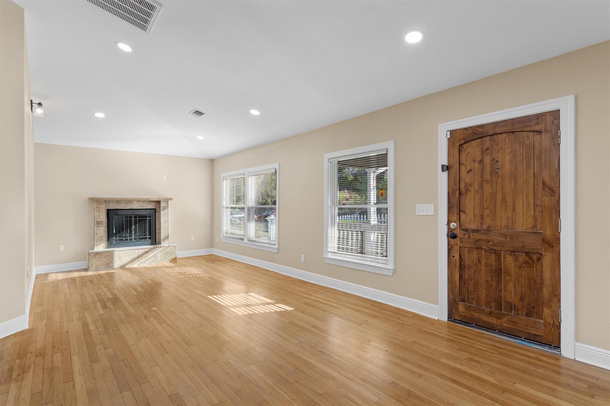 400 E Monroe St, Austin, TX 78704