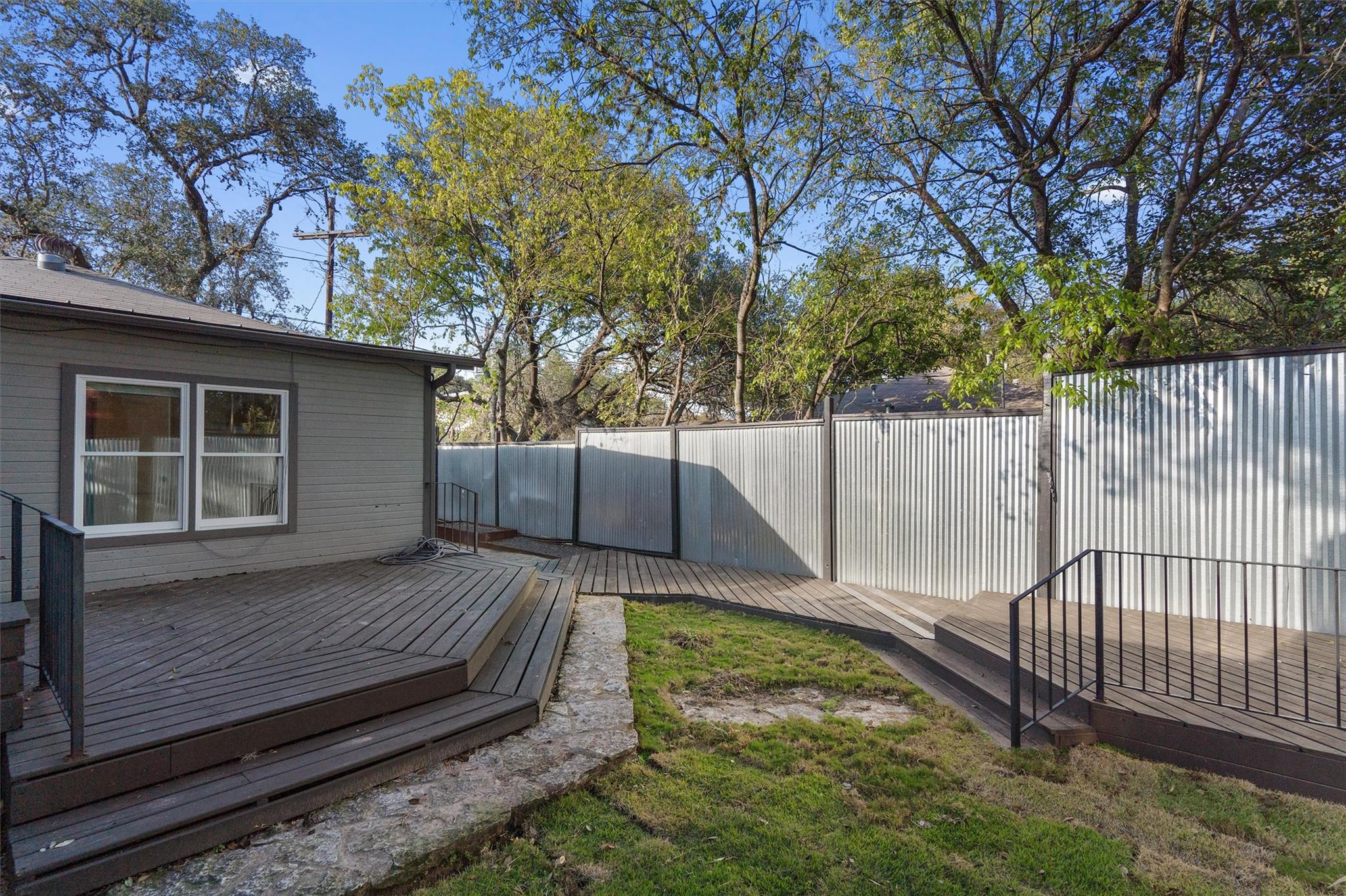 400 E Monroe St, Austin, TX 78704