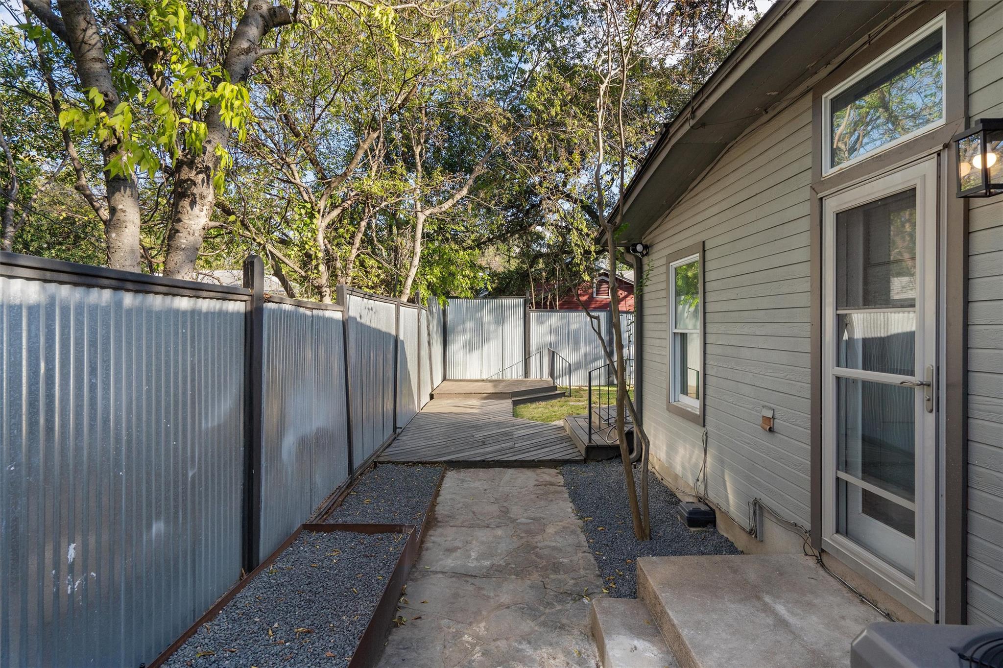 400 E Monroe St, Austin, TX 78704