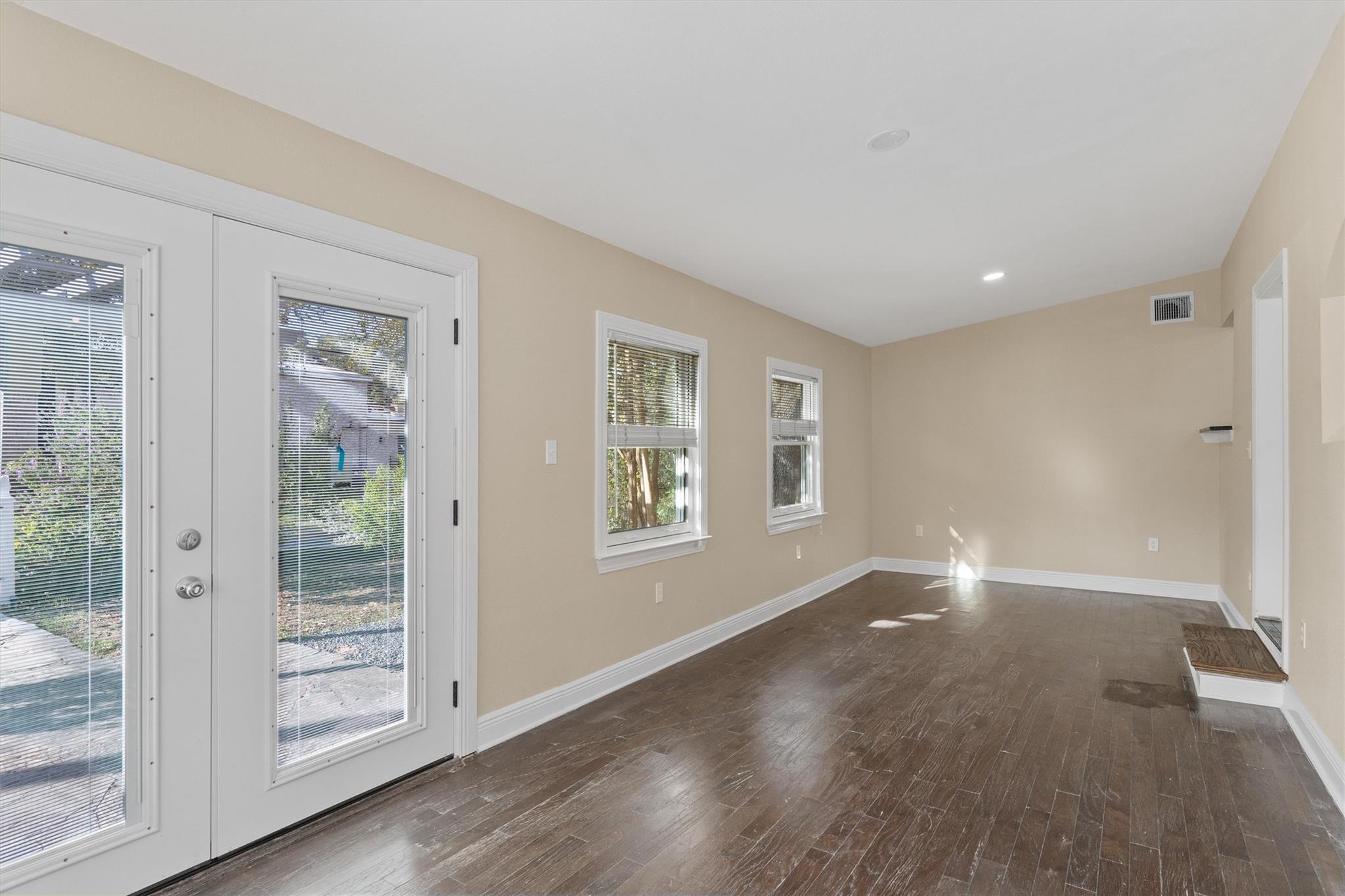 400 E Monroe St, Austin, TX 78704