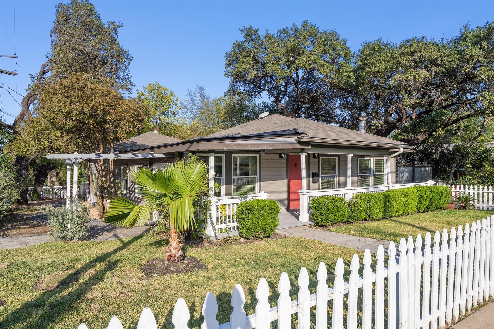 400 E Monroe St, Austin, TX 78704