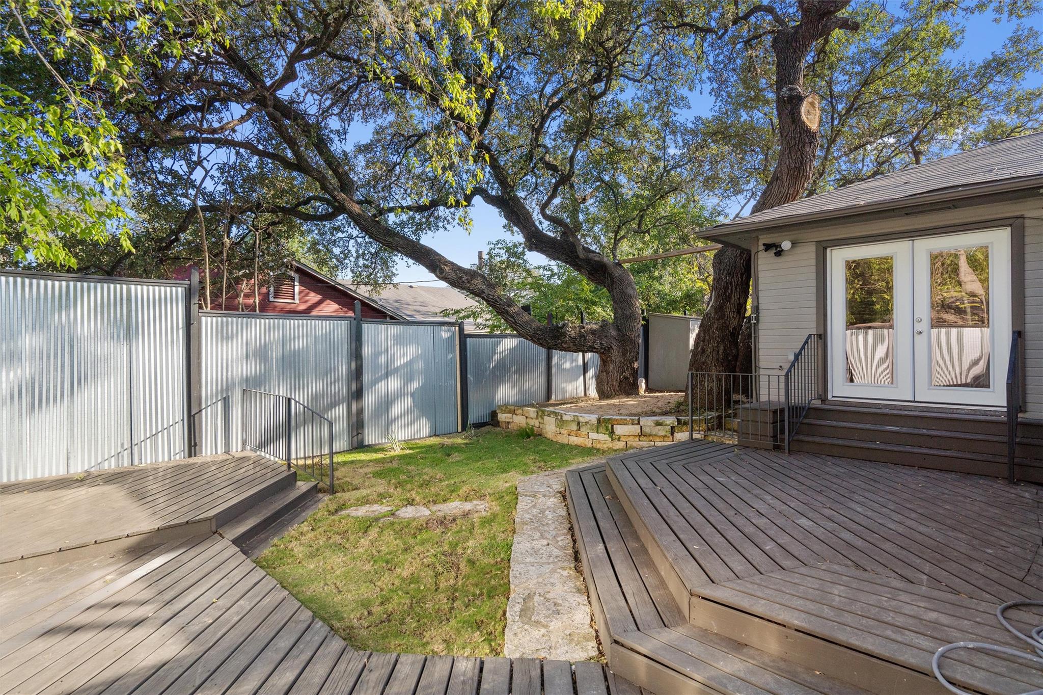 400 E Monroe St, Austin, TX 78704