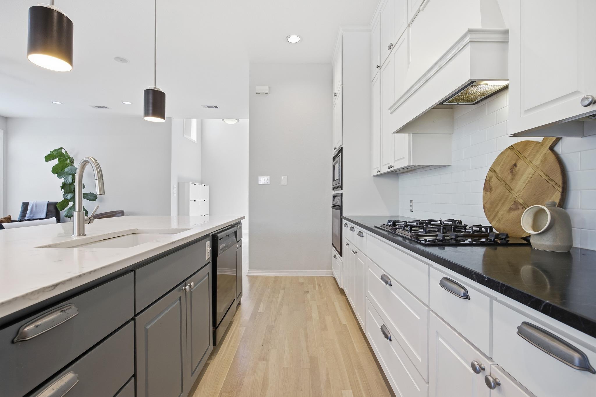 406 Hazeltine Dr, Lakeway, TX 78734