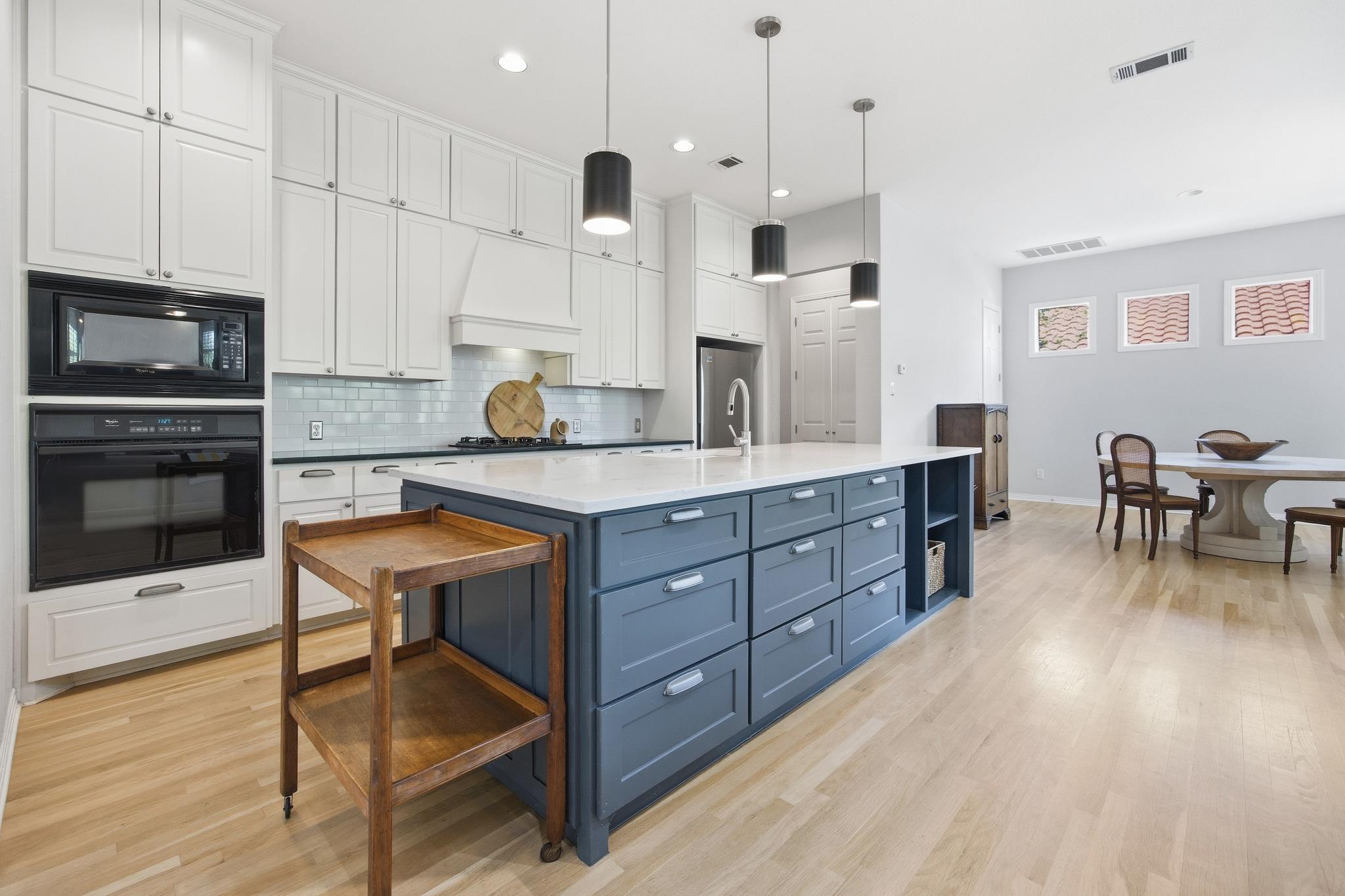 406 Hazeltine Dr, Lakeway, TX 78734