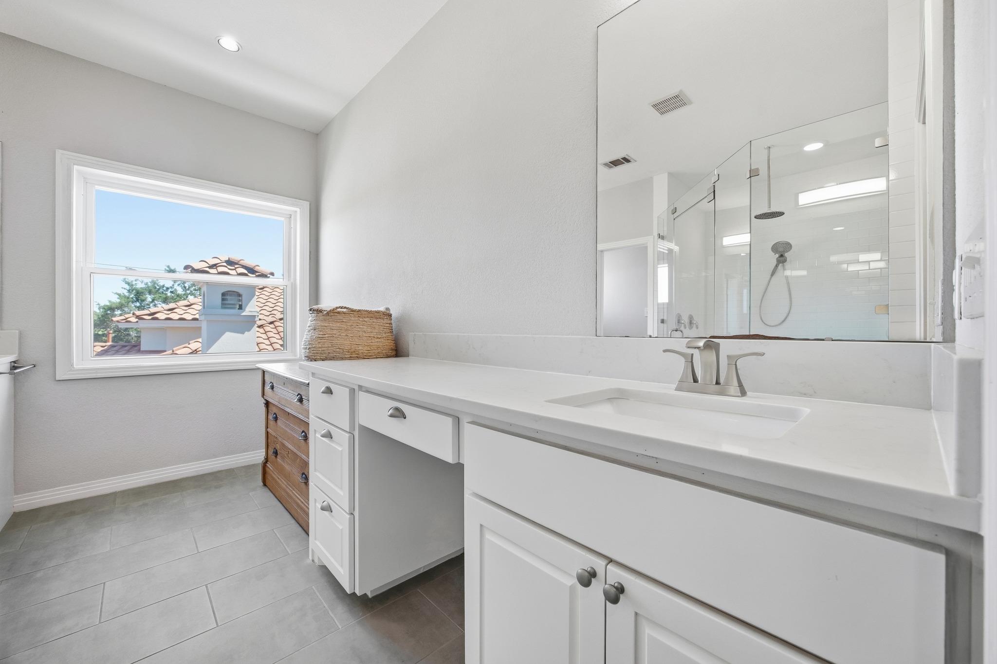 406 Hazeltine Dr, Lakeway, TX 78734