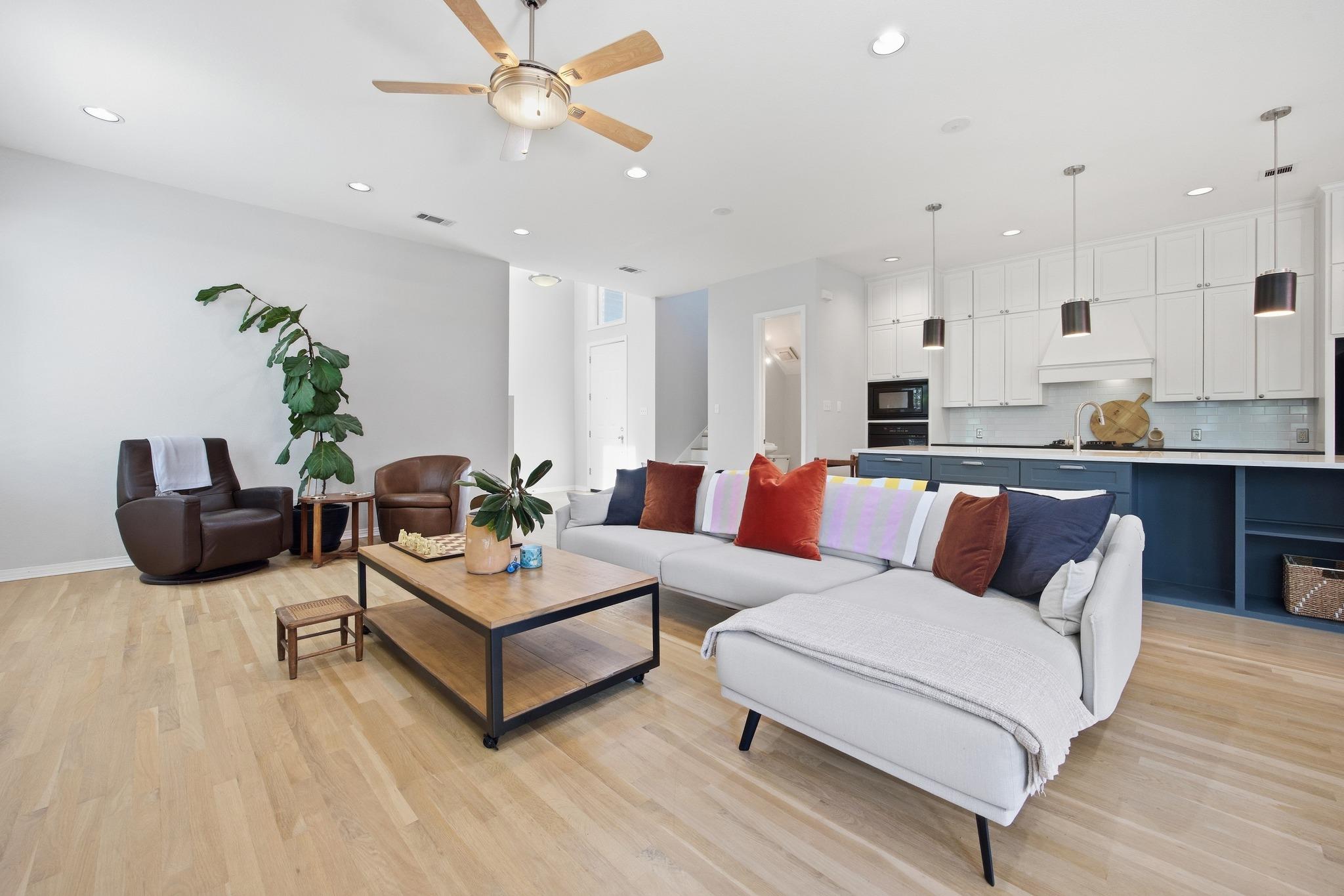 406 Hazeltine Dr, Lakeway, TX 78734