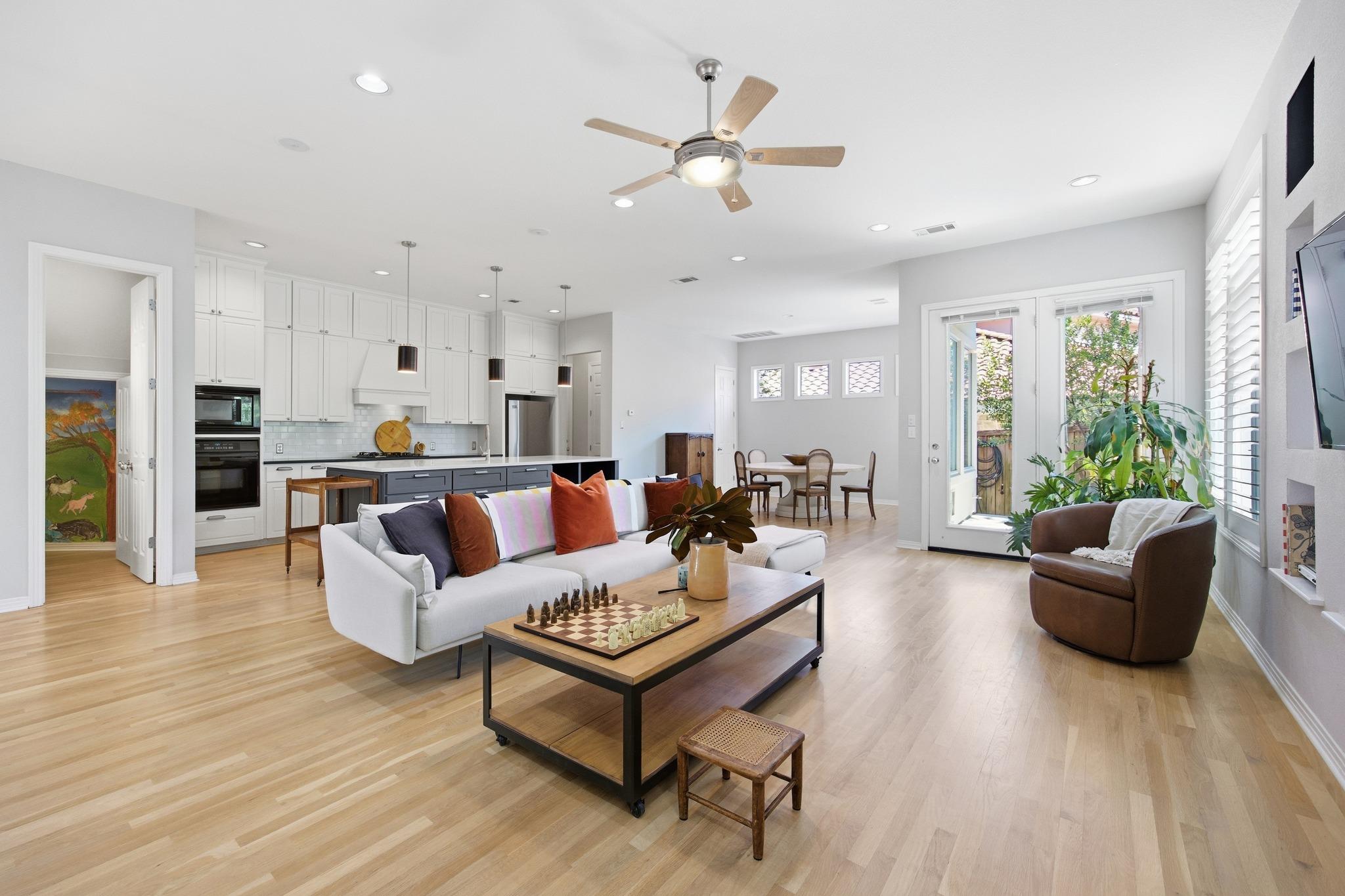 406 Hazeltine Dr, Lakeway, TX 78734