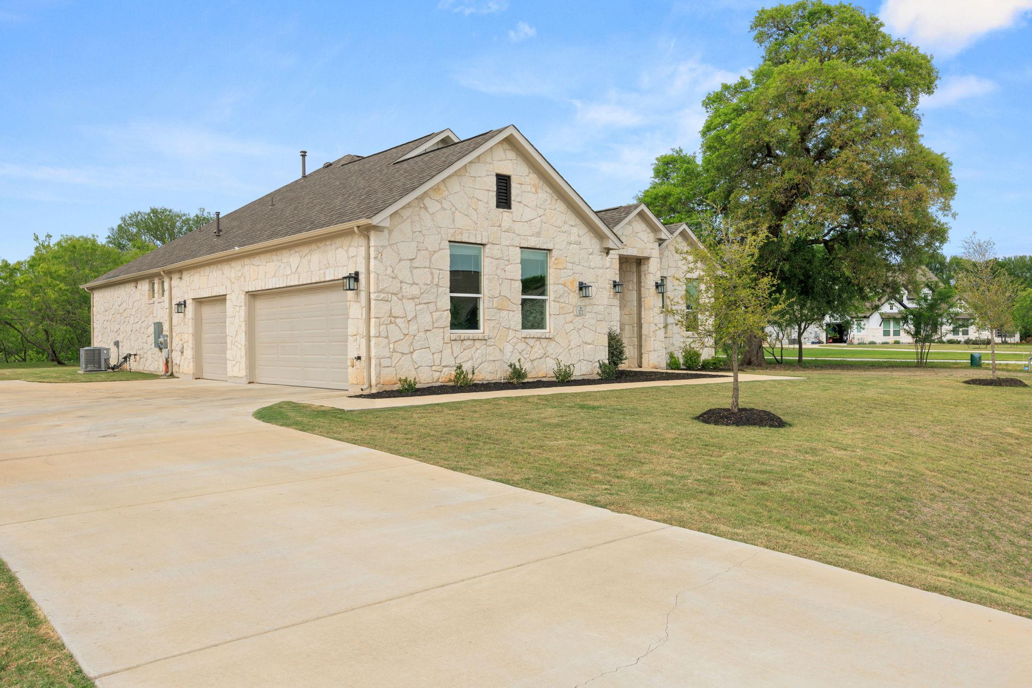 372 Raptor Beak Way, Cedar Creek, TX 78612
