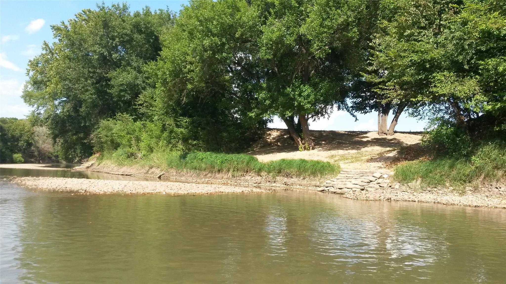 195 Hidden Shores Loop, Smithville, TX 78957