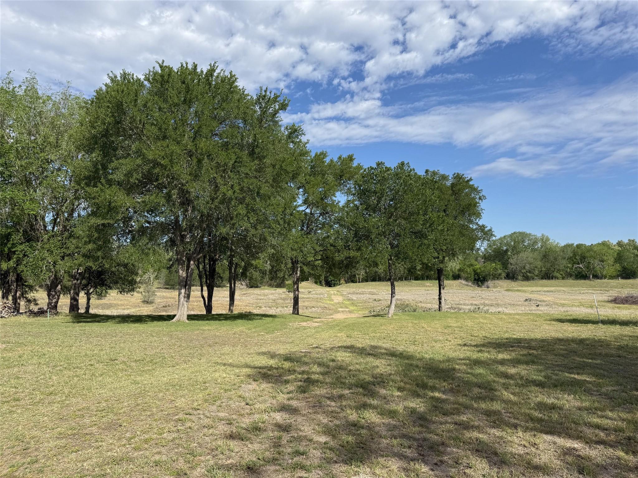 195 Hidden Shores Loop, Smithville, TX 78957