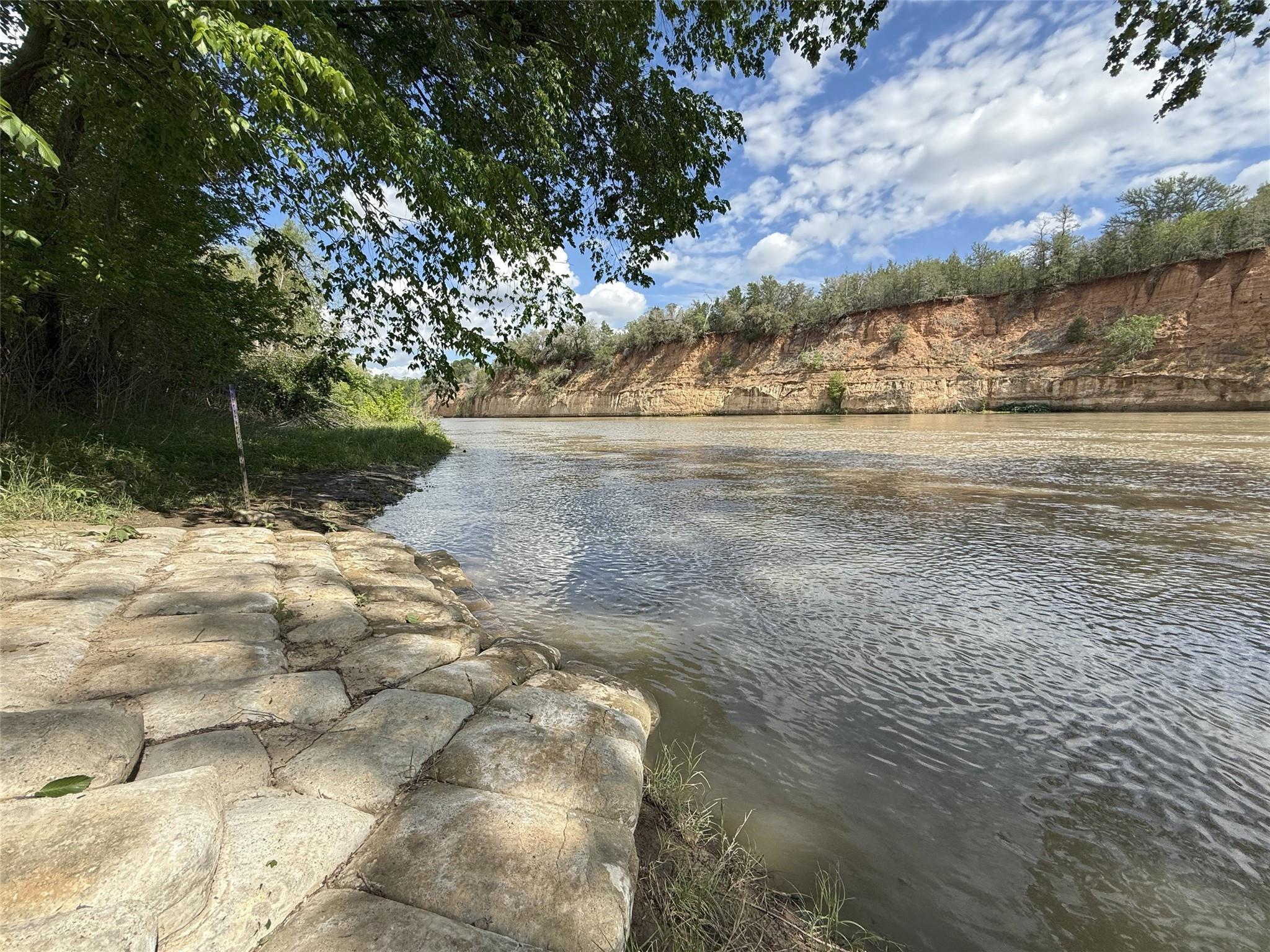195 Hidden Shores Loop, Smithville, TX 78957