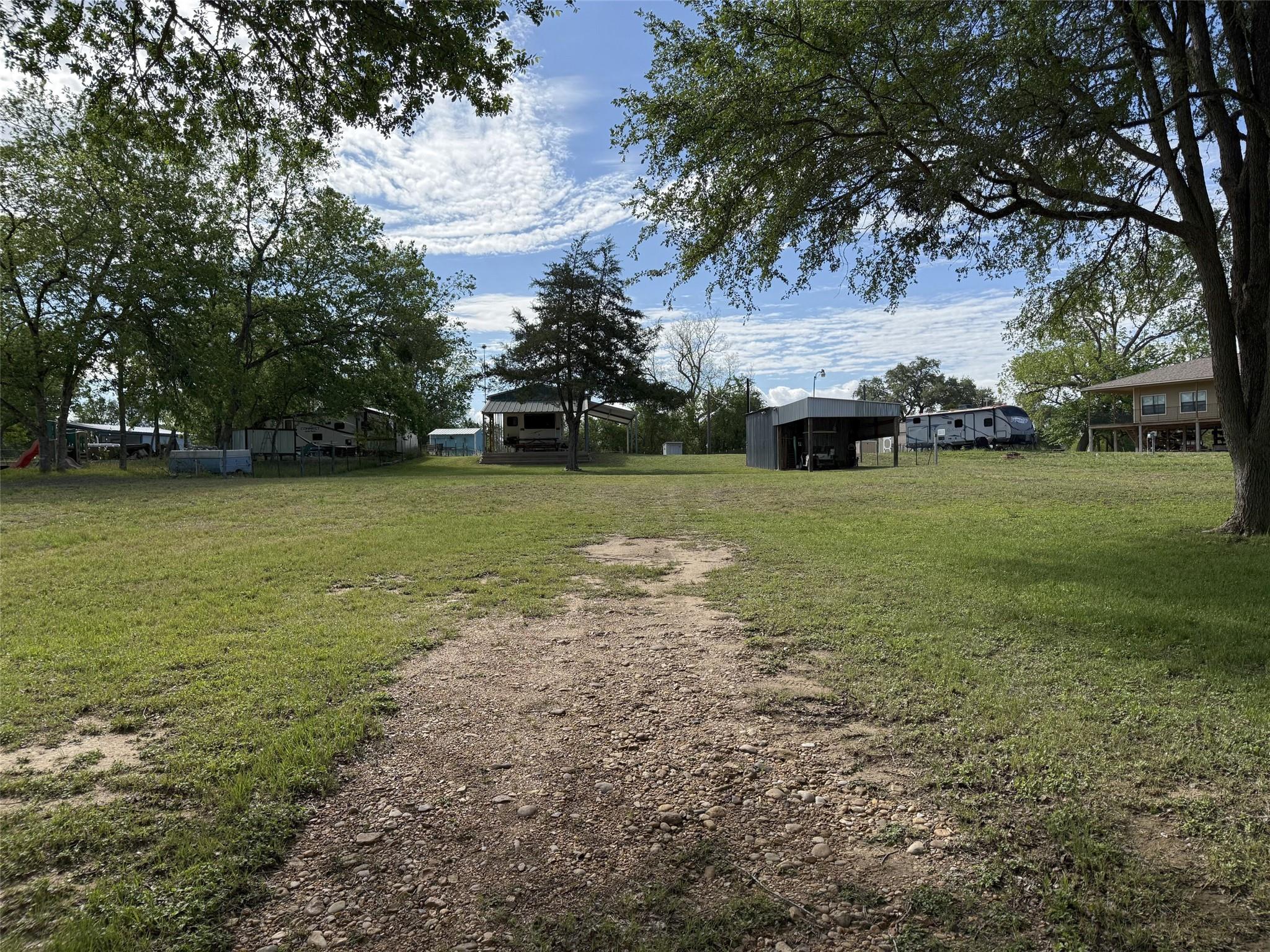 195 Hidden Shores Loop, Smithville, TX 78957