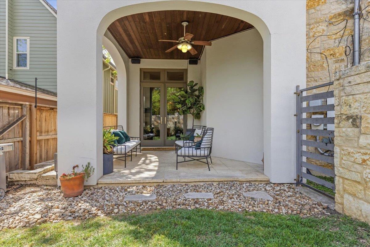 2207 Forest Trl # A, Austin, TX 78703