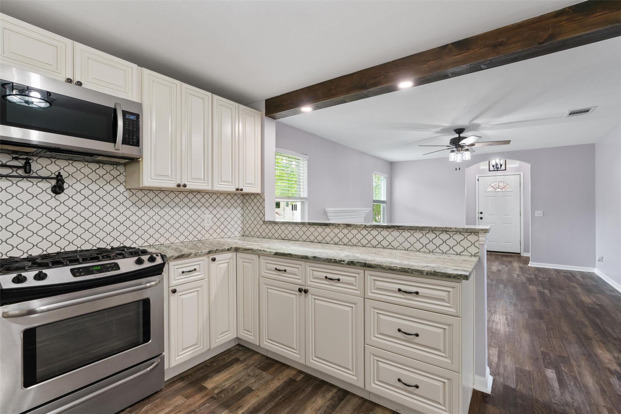 709 Sparkling Brook Ln, Leander, TX 78641