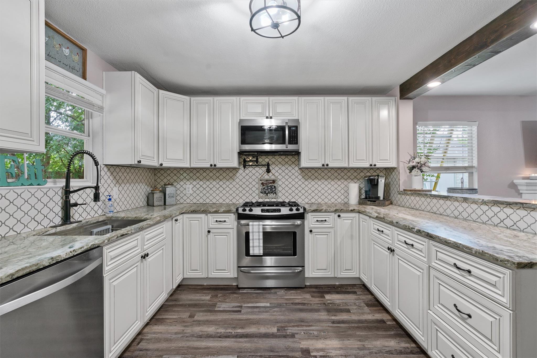 709 Sparkling Brook Ln, Leander, TX 78641
