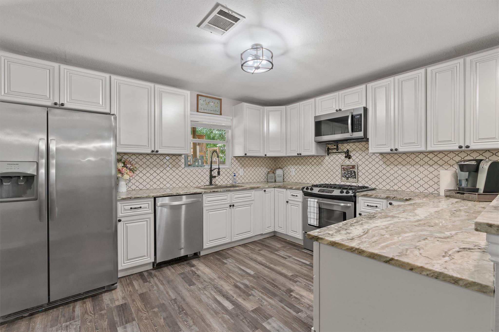 709 Sparkling Brook Ln, Leander, TX 78641