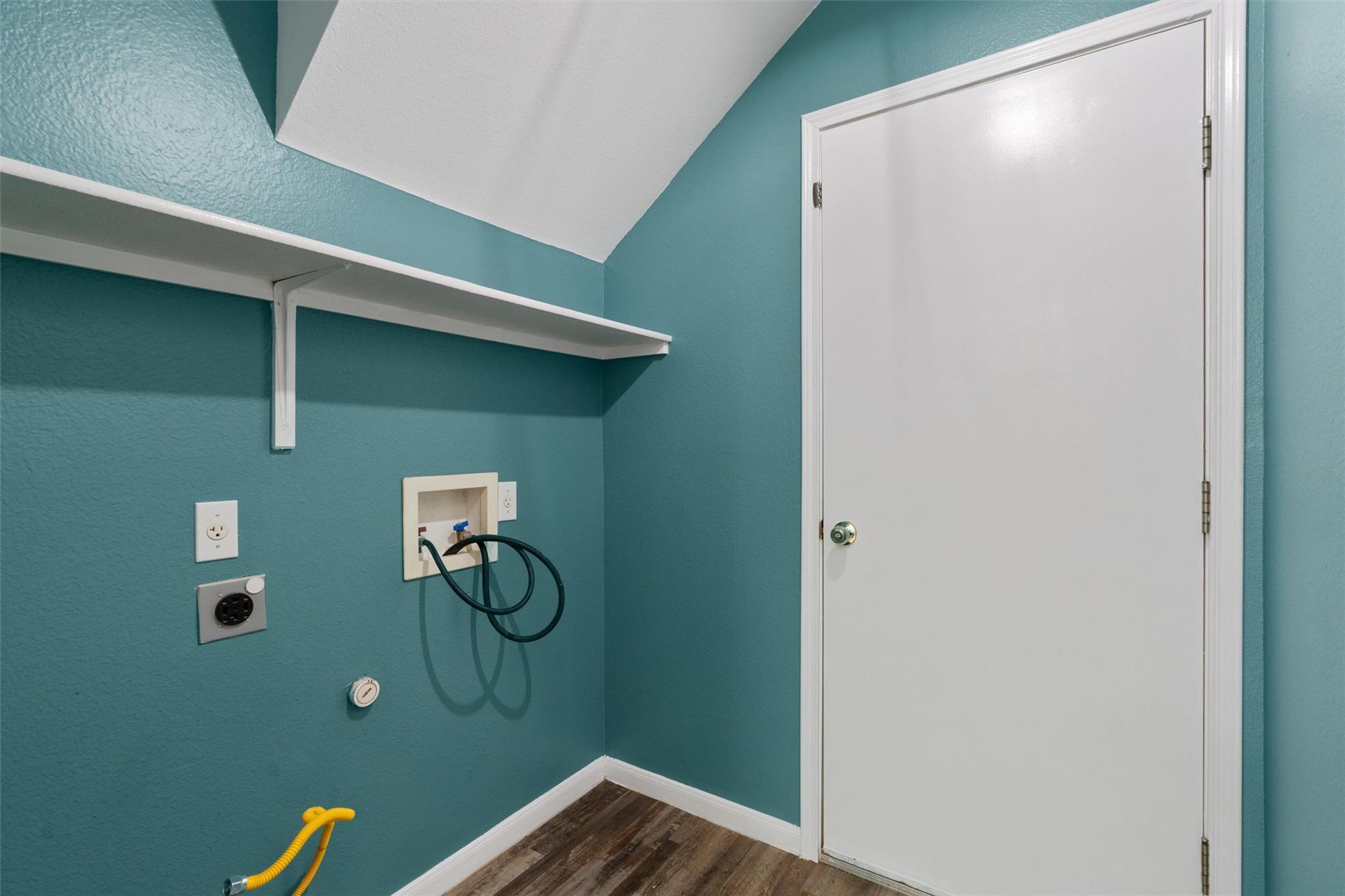 709 Sparkling Brook Ln, Leander, TX 78641