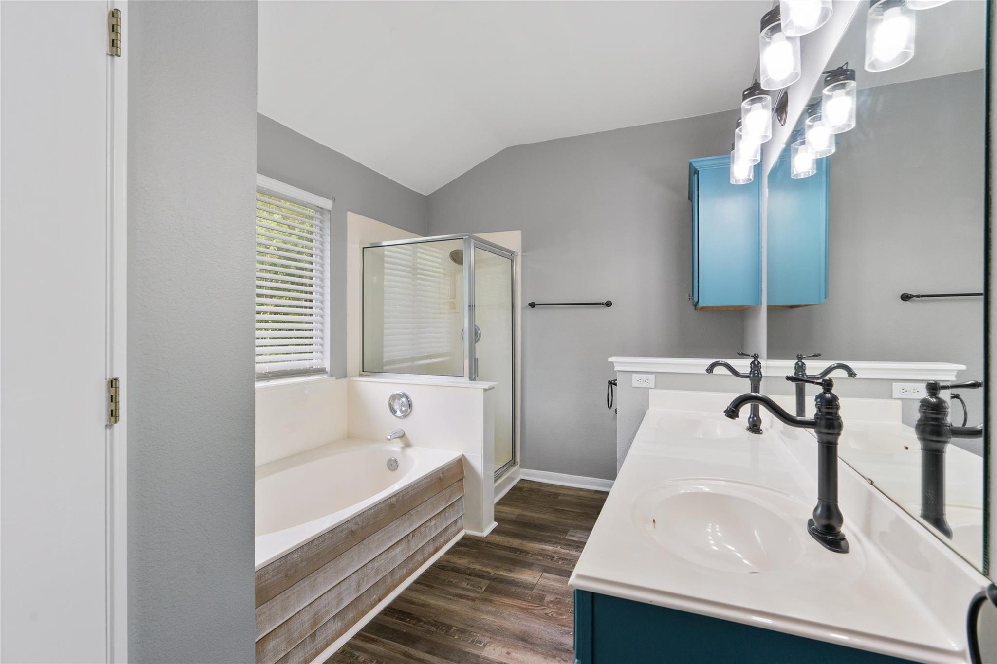 709 Sparkling Brook Ln, Leander, TX 78641