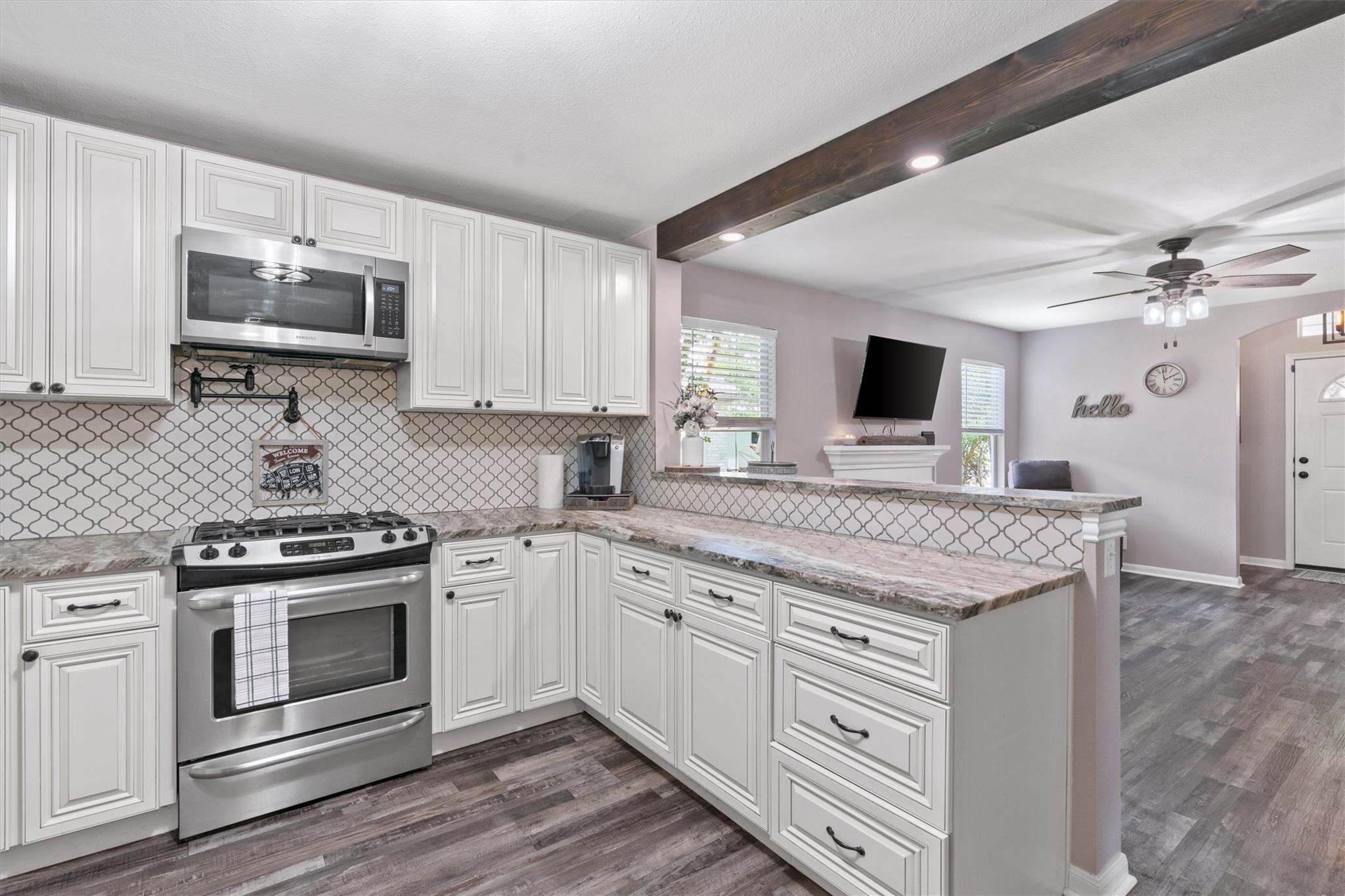 709 Sparkling Brook Ln, Leander, TX 78641