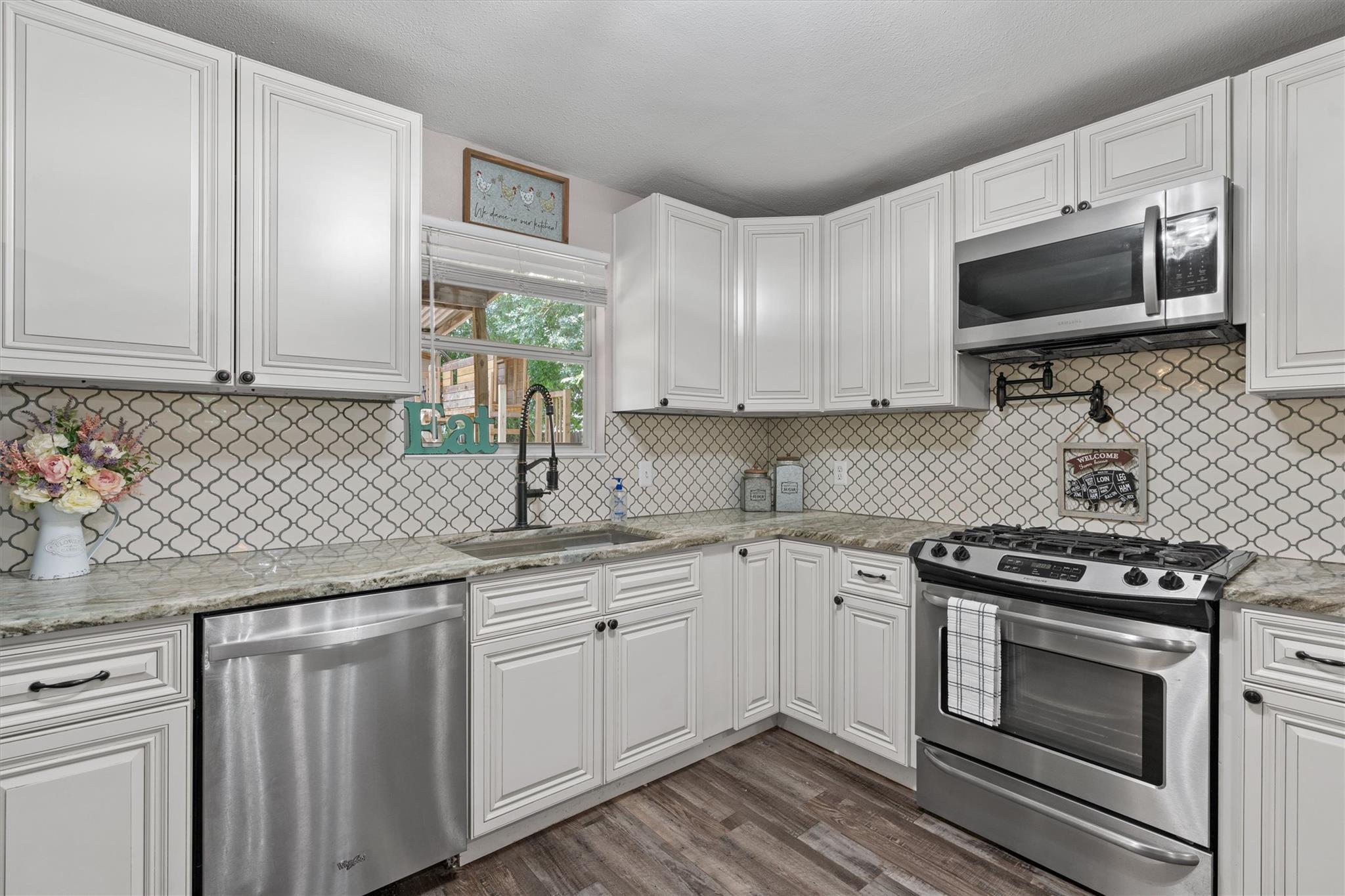 709 Sparkling Brook Ln, Leander, TX 78641