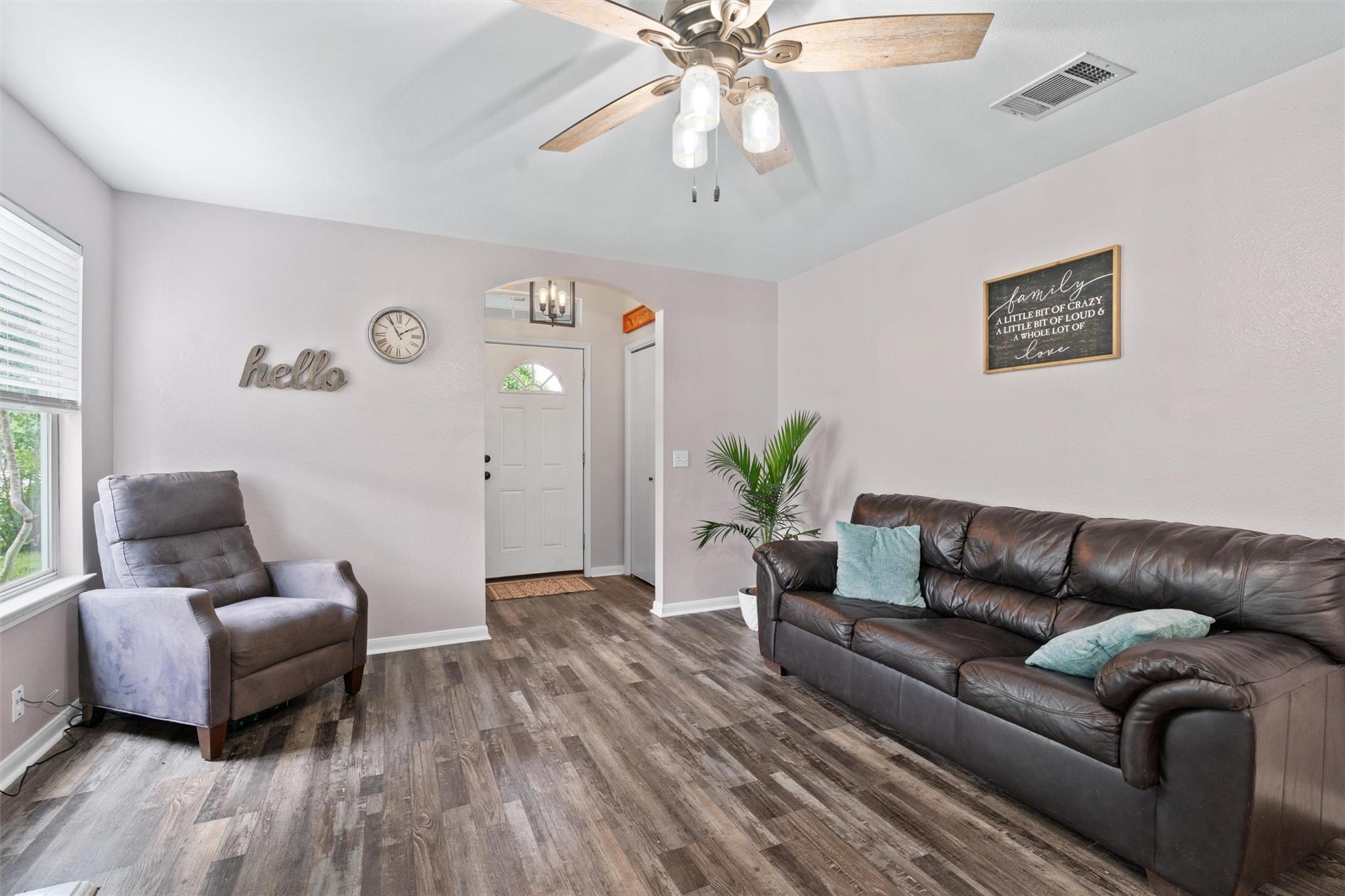 709 Sparkling Brook Ln, Leander, TX 78641
