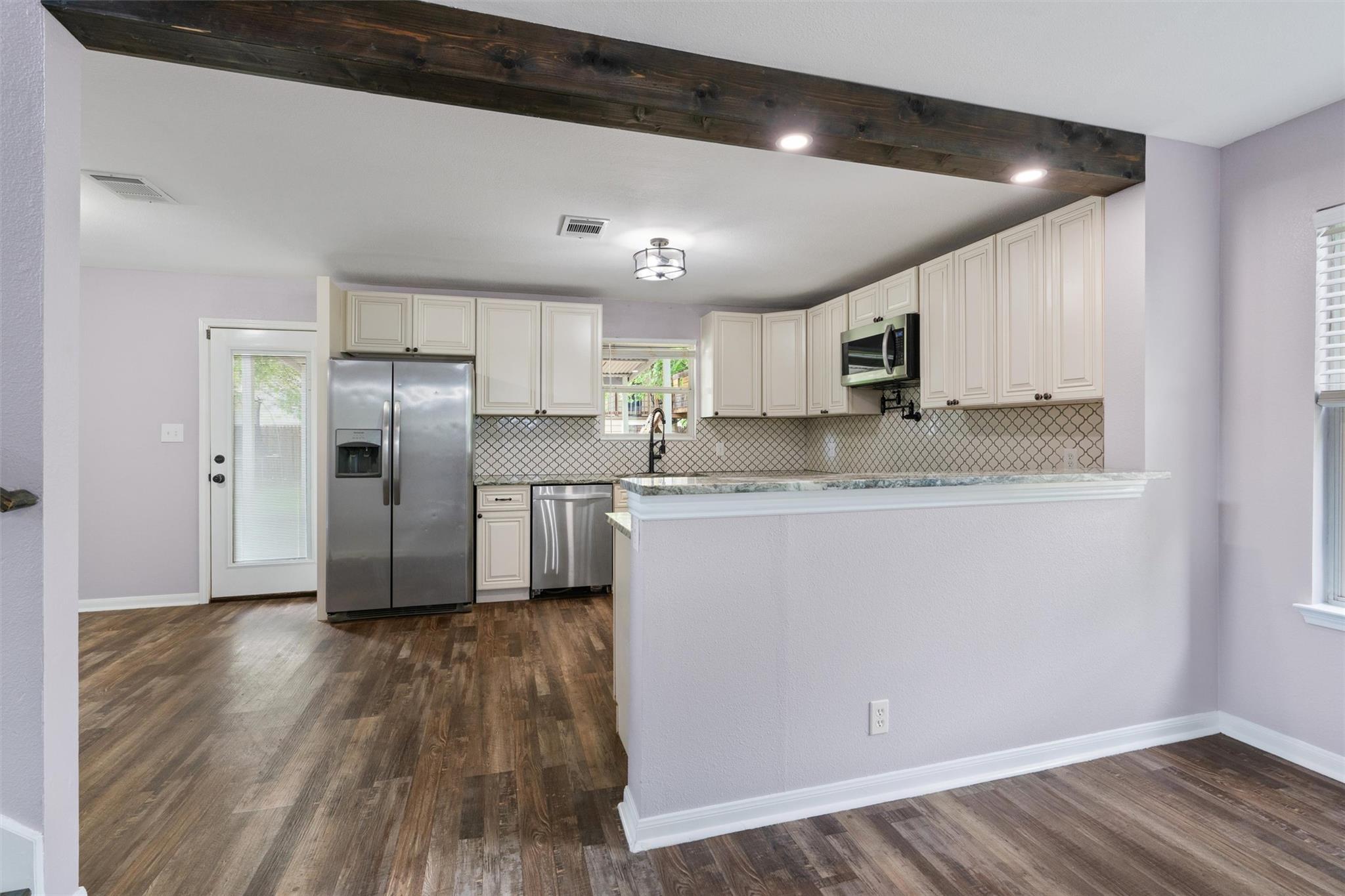 709 Sparkling Brook Ln, Leander, TX 78641