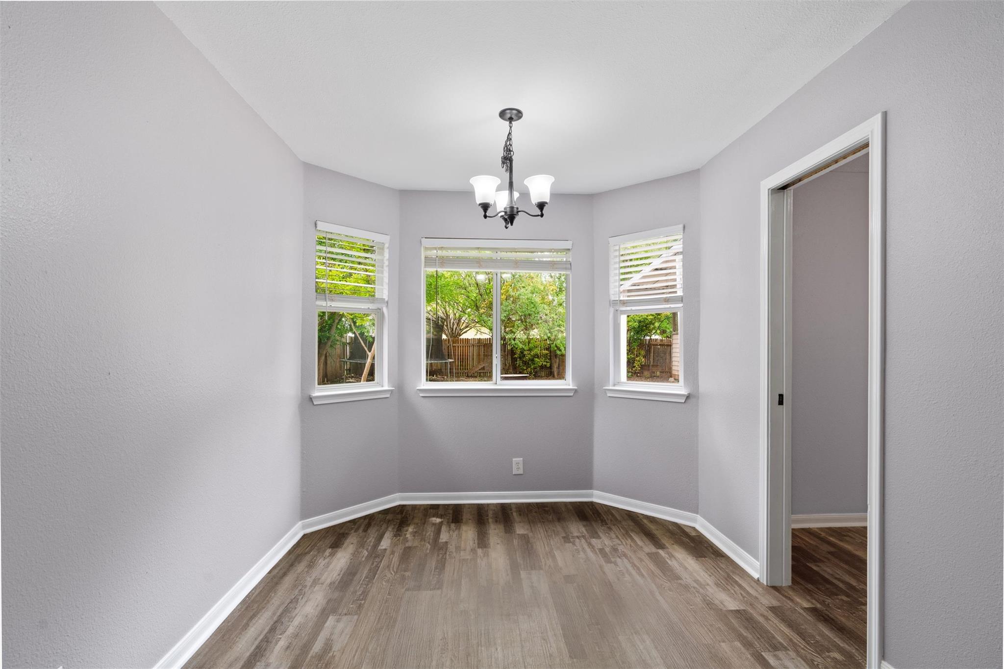 709 Sparkling Brook Ln, Leander, TX 78641